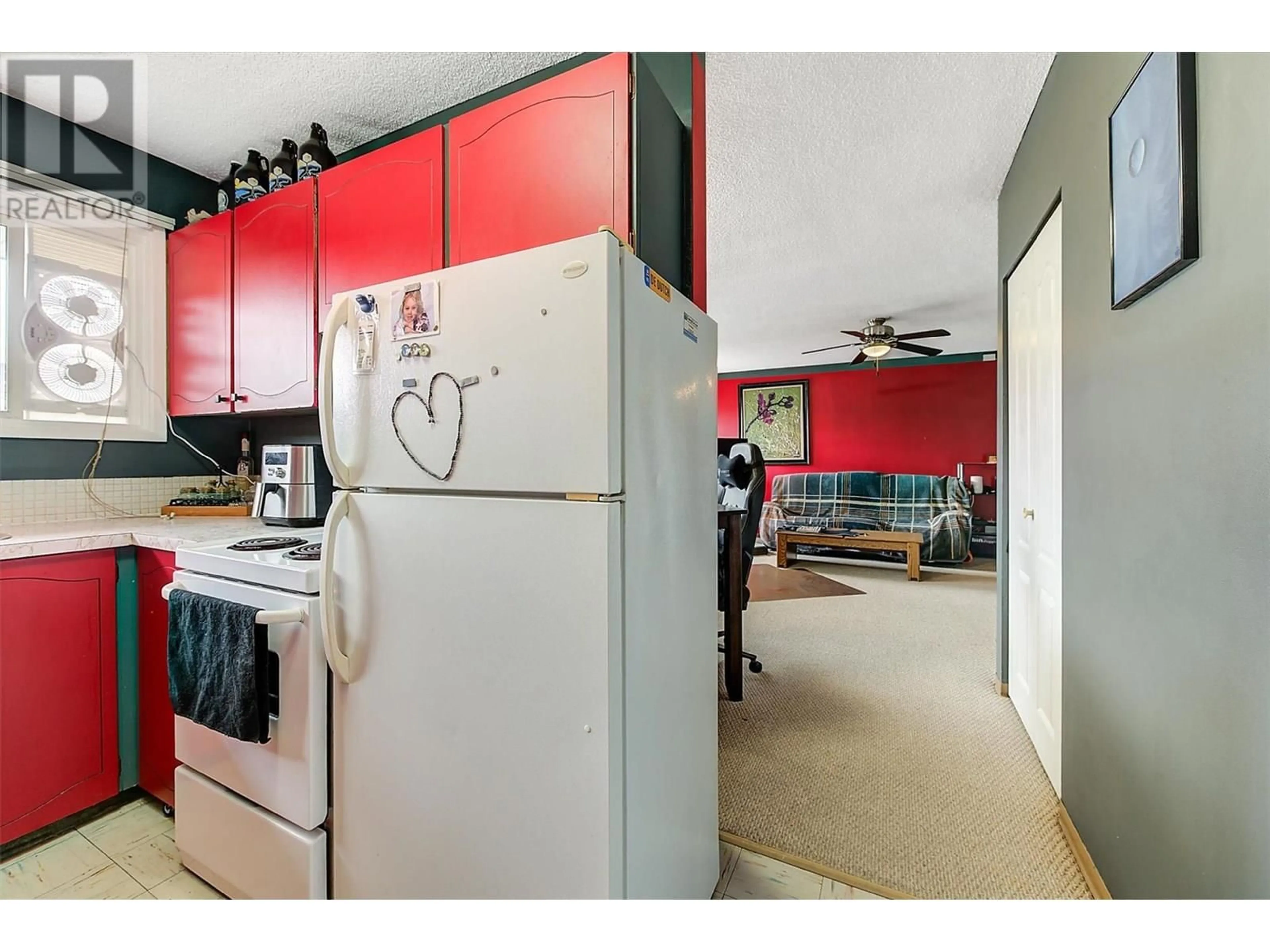 Kitchen with laundary machines, unknown for 6 - 1291 BERNARD AVENUE, Kelowna British Columbia V1Y8K5