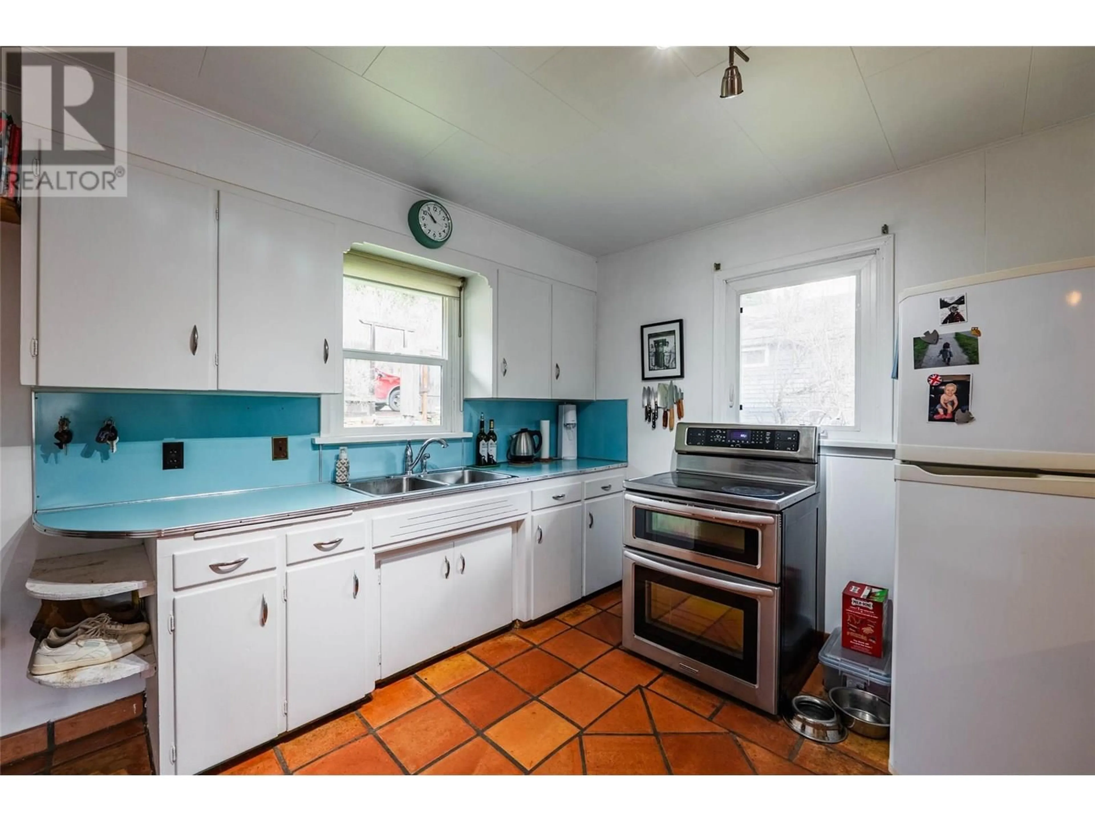 Standard kitchen, ceramic/tile floor for 3250 SOUTH SLOCAN VILLAGE ROAD, South Slocan British Columbia V0G2G1