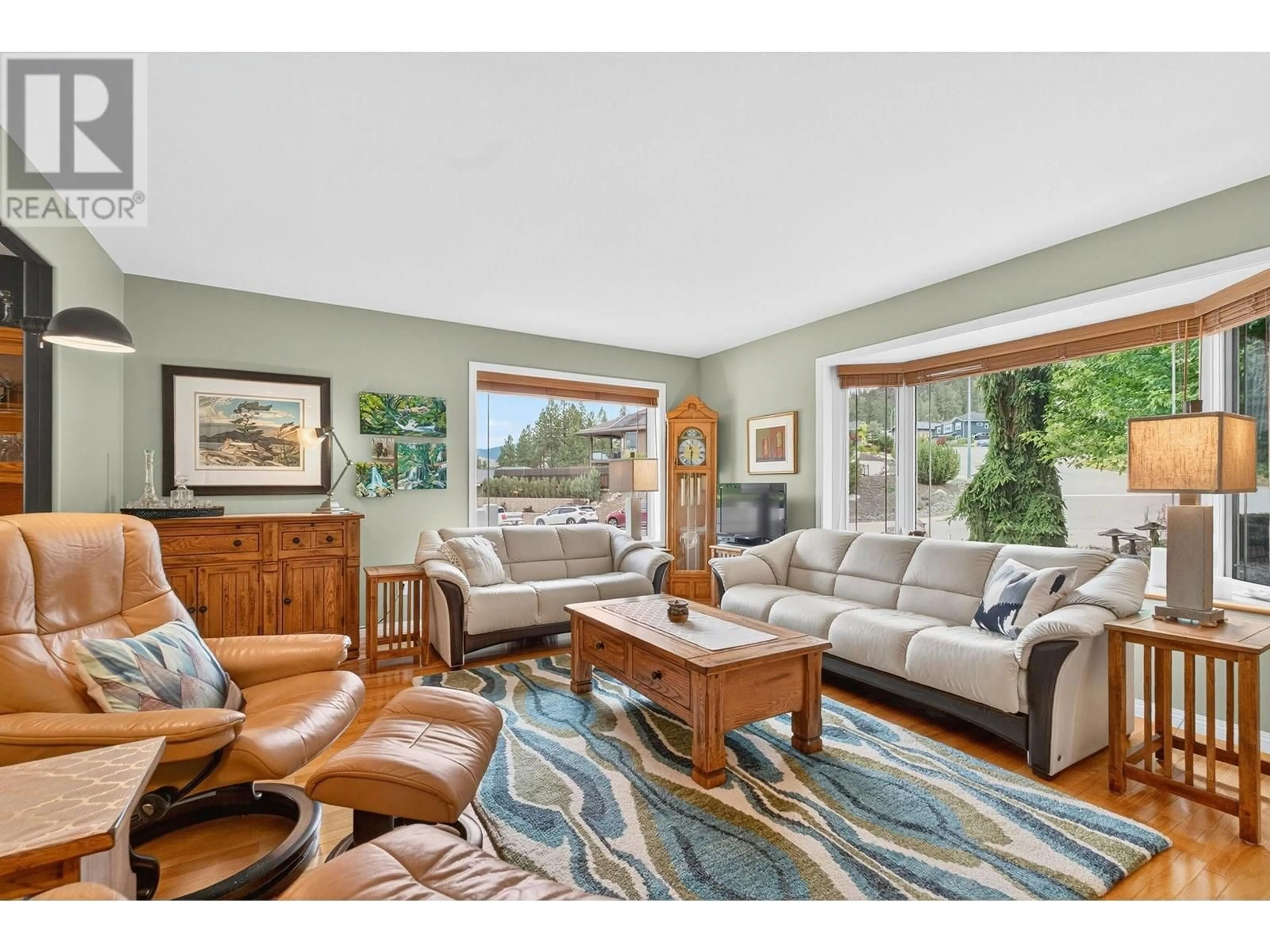 Living room with furniture, unknown for 3021 EVERGREEN DRIVE, Penticton British Columbia V2A9A9