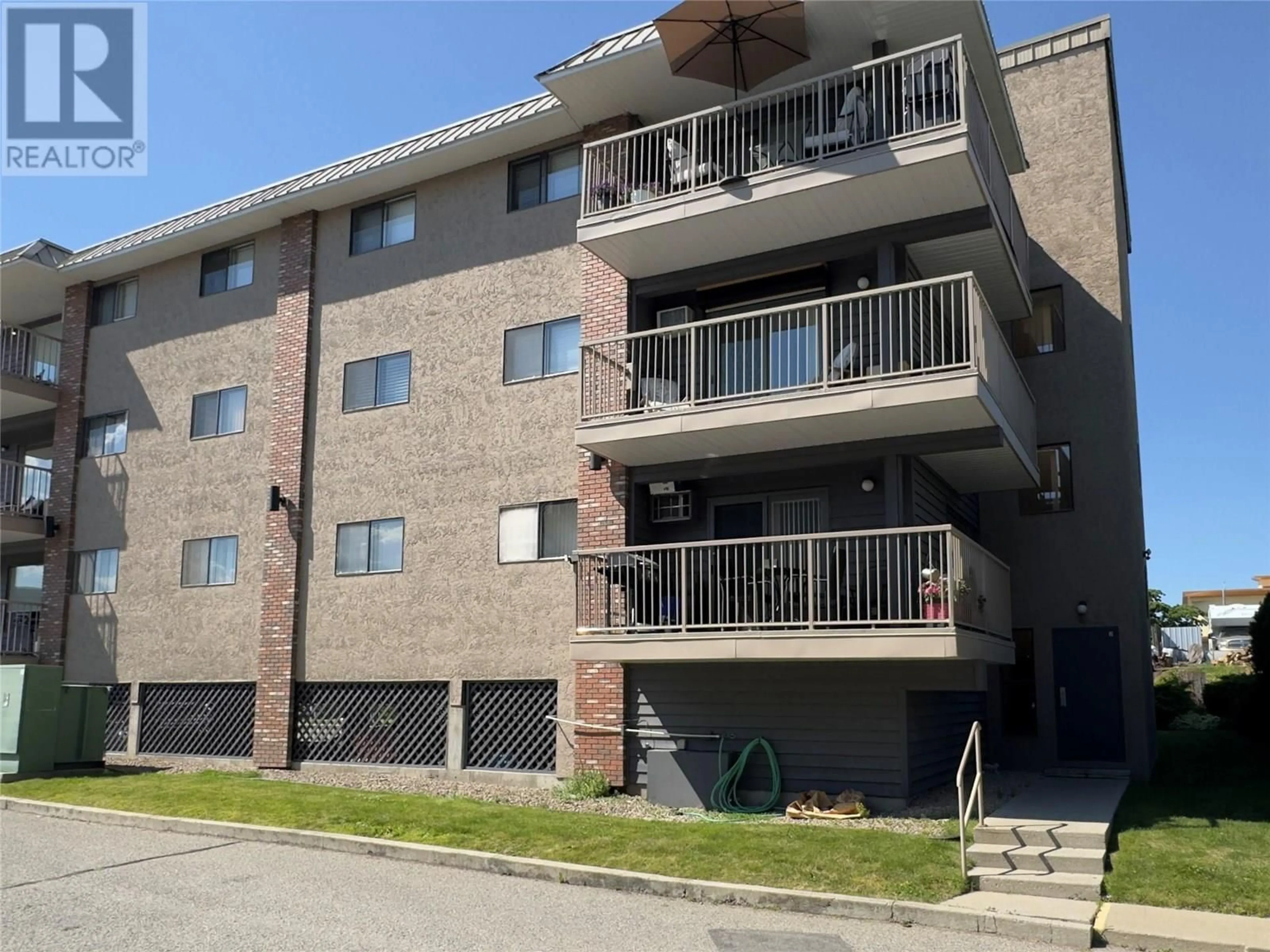 Patio, building for 203 - 84 VAN HORNE STREET, Penticton British Columbia V2A4J8