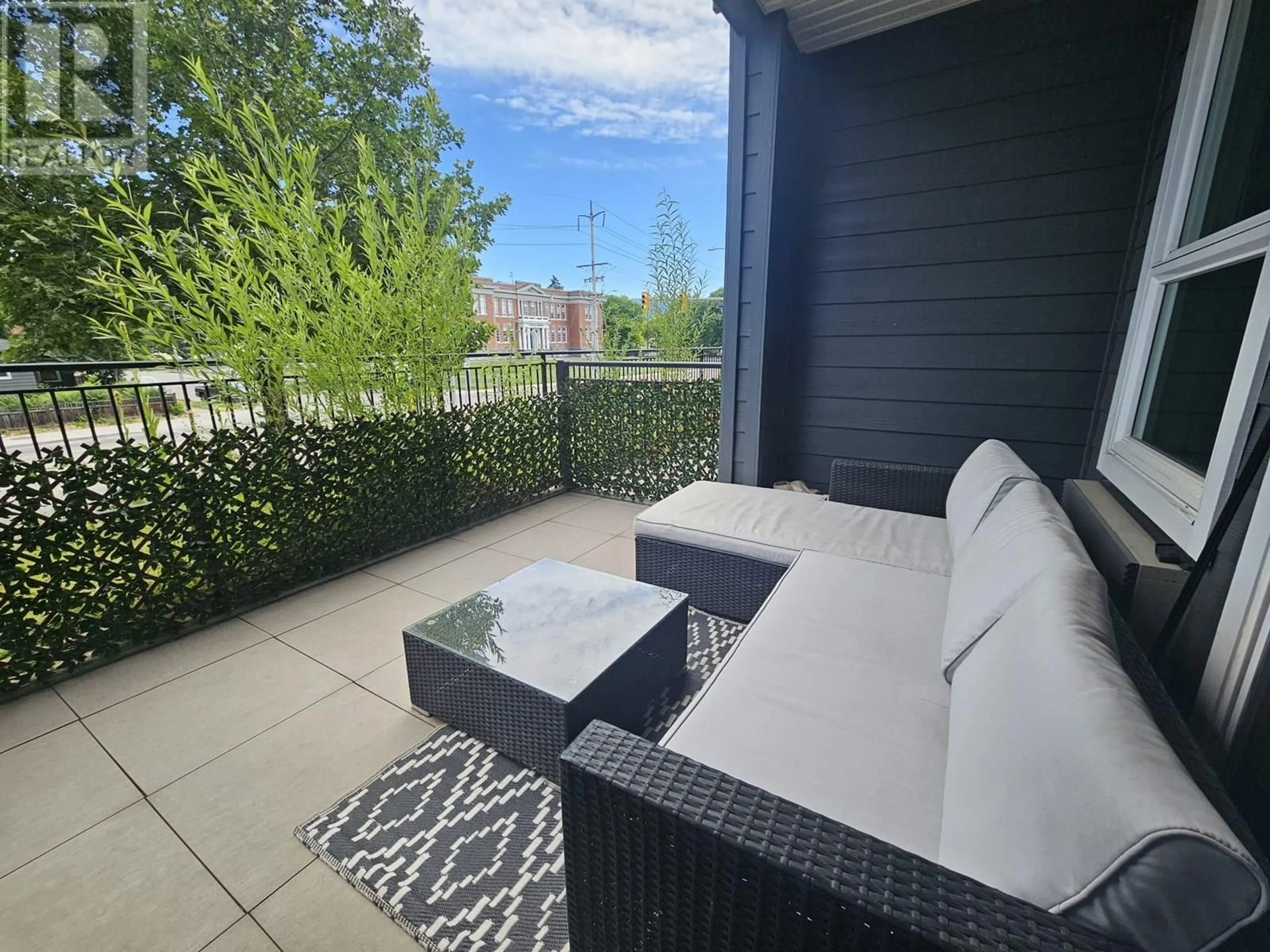 Balcony in the apartment, water/lake/river/ocean view for 102 - 1800 RICHTER STREET, Kelowna British Columbia V1Y0G9