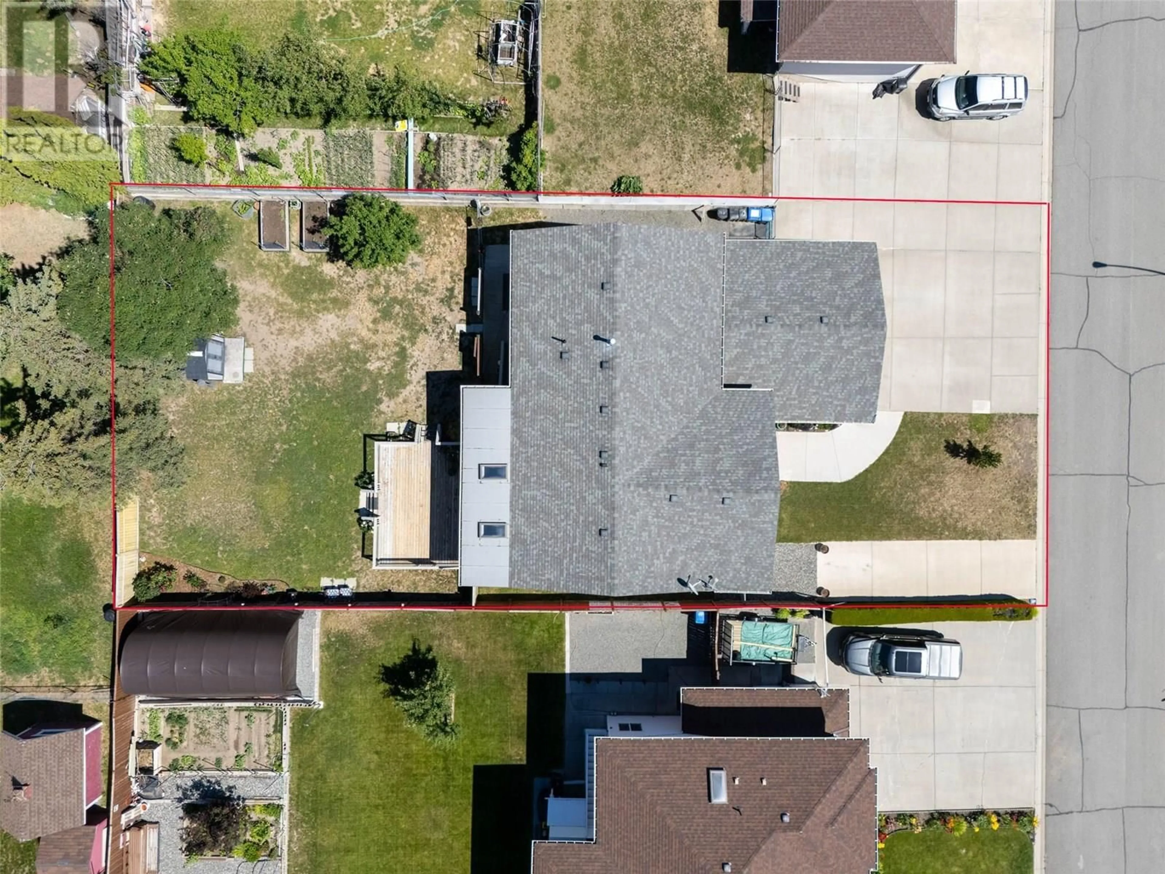 A pic from outside/outdoor area/front of a property/back of a property/a pic from drone, street for 2895 SCOTT PLACE, Merritt British Columbia V1K0B1