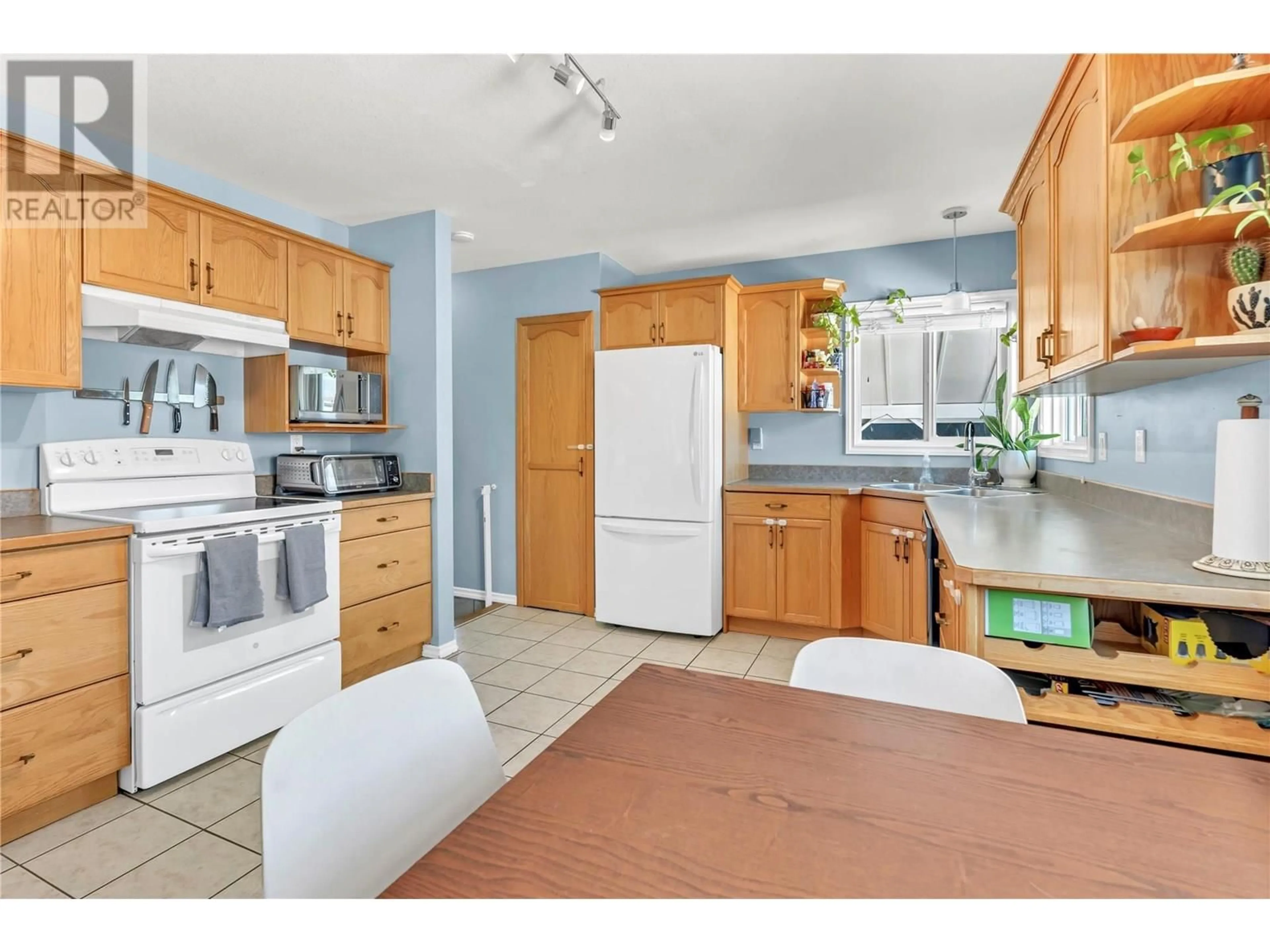 Standard kitchen, unknown for 550 GAHAN AVENUE, Penticton British Columbia V2A2C7