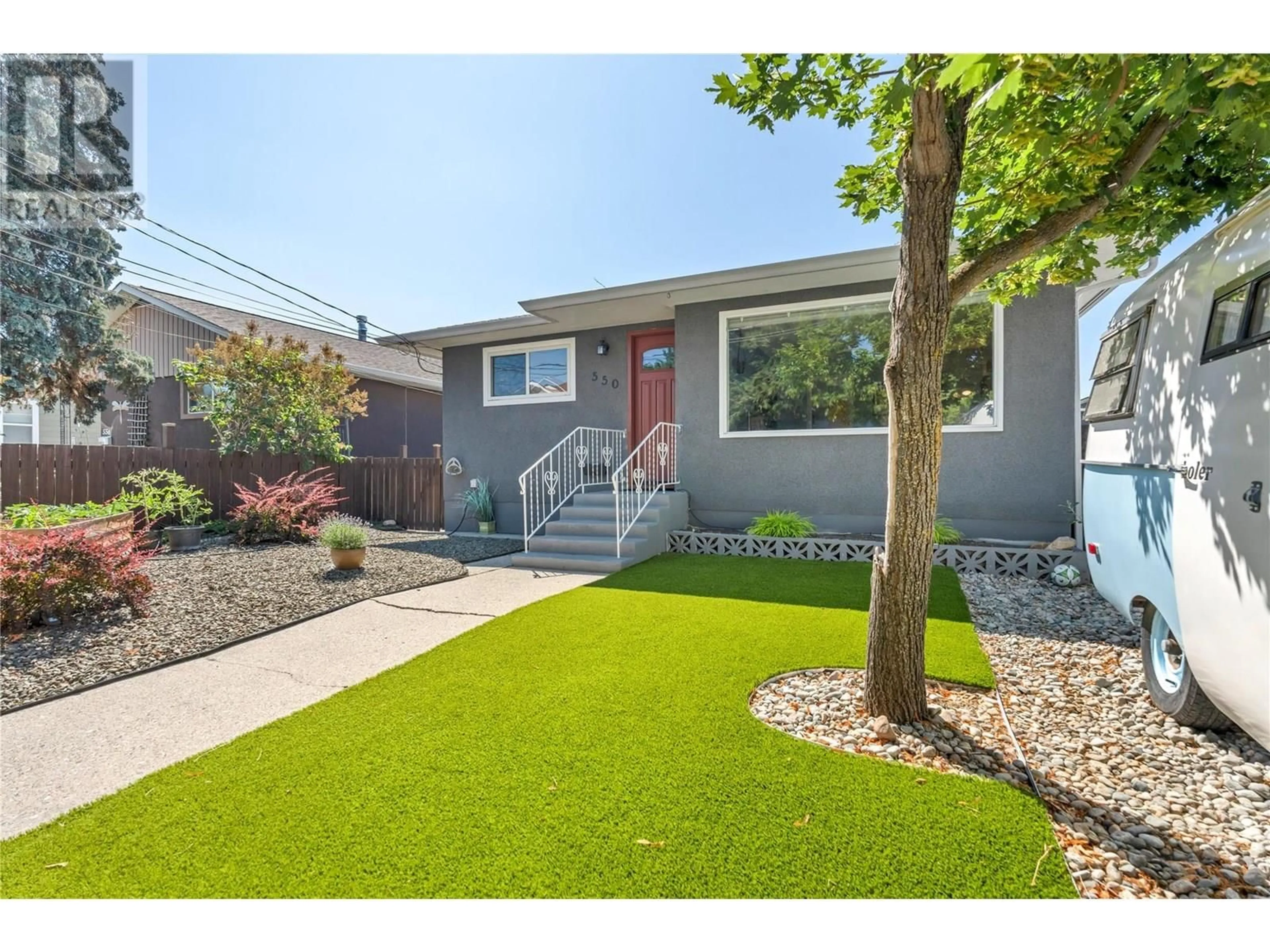 Home with vinyl exterior material, street for 550 GAHAN AVENUE, Penticton British Columbia V2A2C7