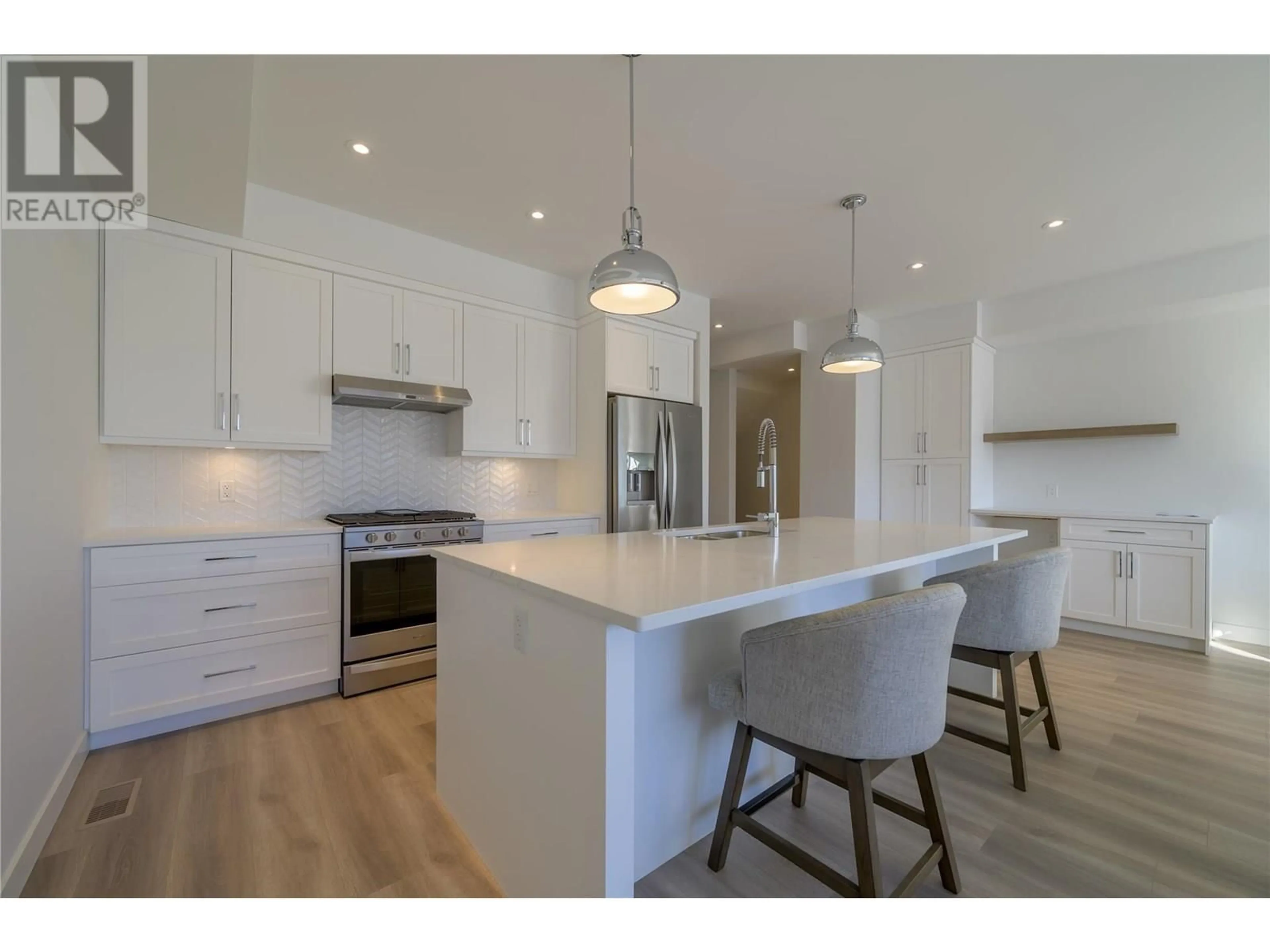 Open concept kitchen, unknown for 128 RIVER GATE DRIVE, Kamloops British Columbia V2H0E4
