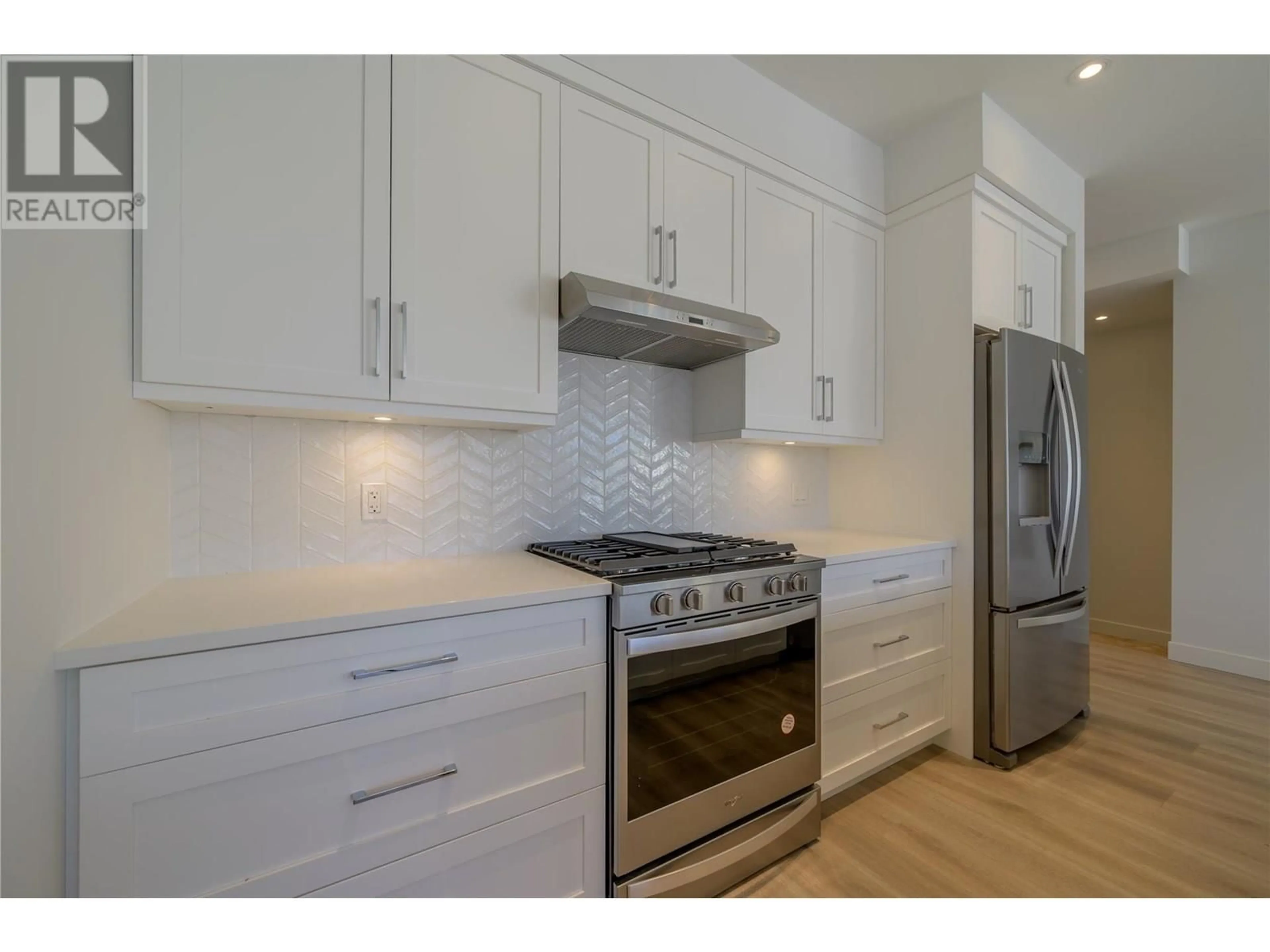Open concept kitchen, unknown for 128 RIVER GATE DRIVE, Kamloops British Columbia V2H0E4