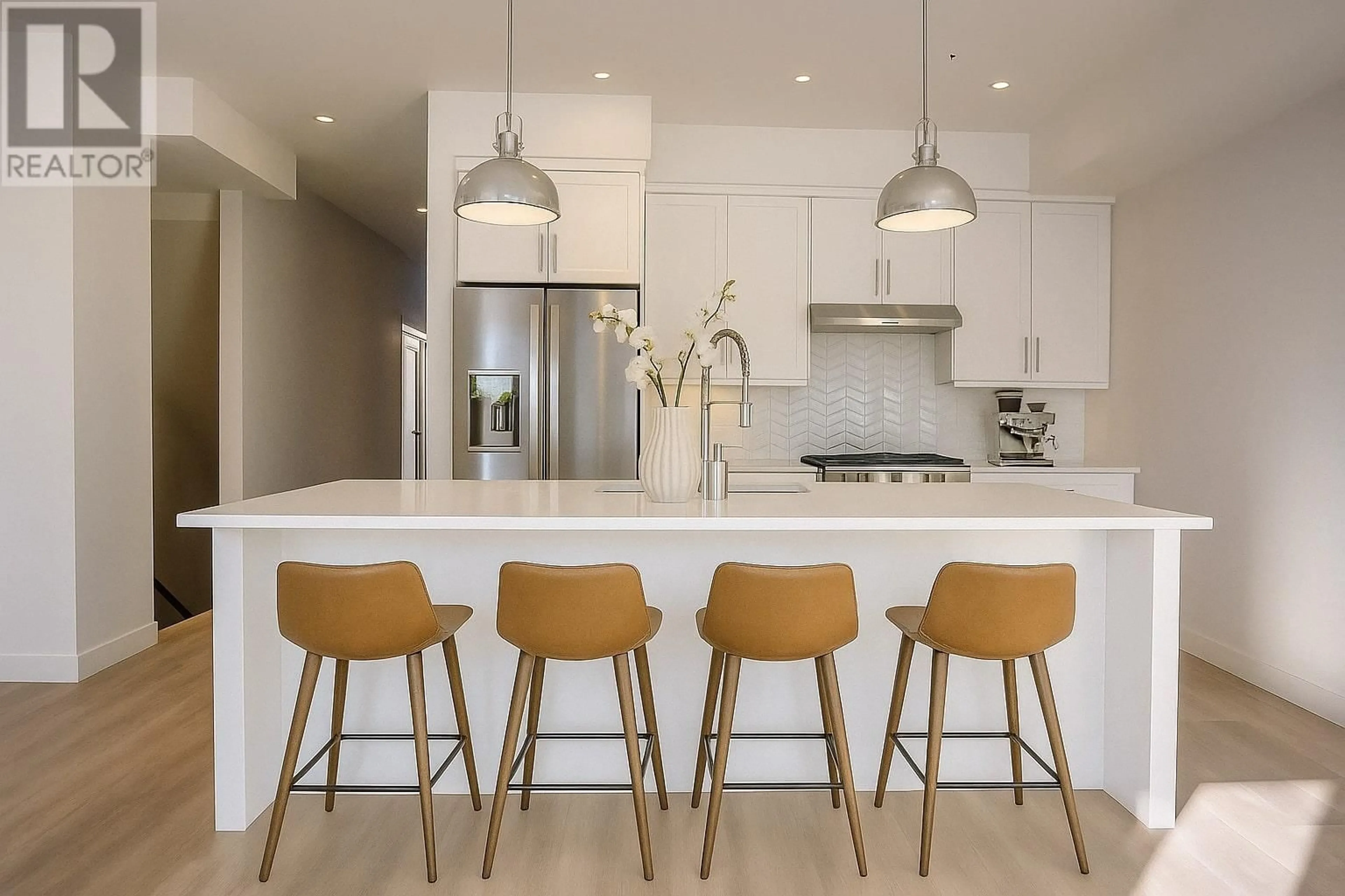 Contemporary kitchen, unknown for 127 RIVER GATE DRIVE, Kamloops British Columbia V2H0E4