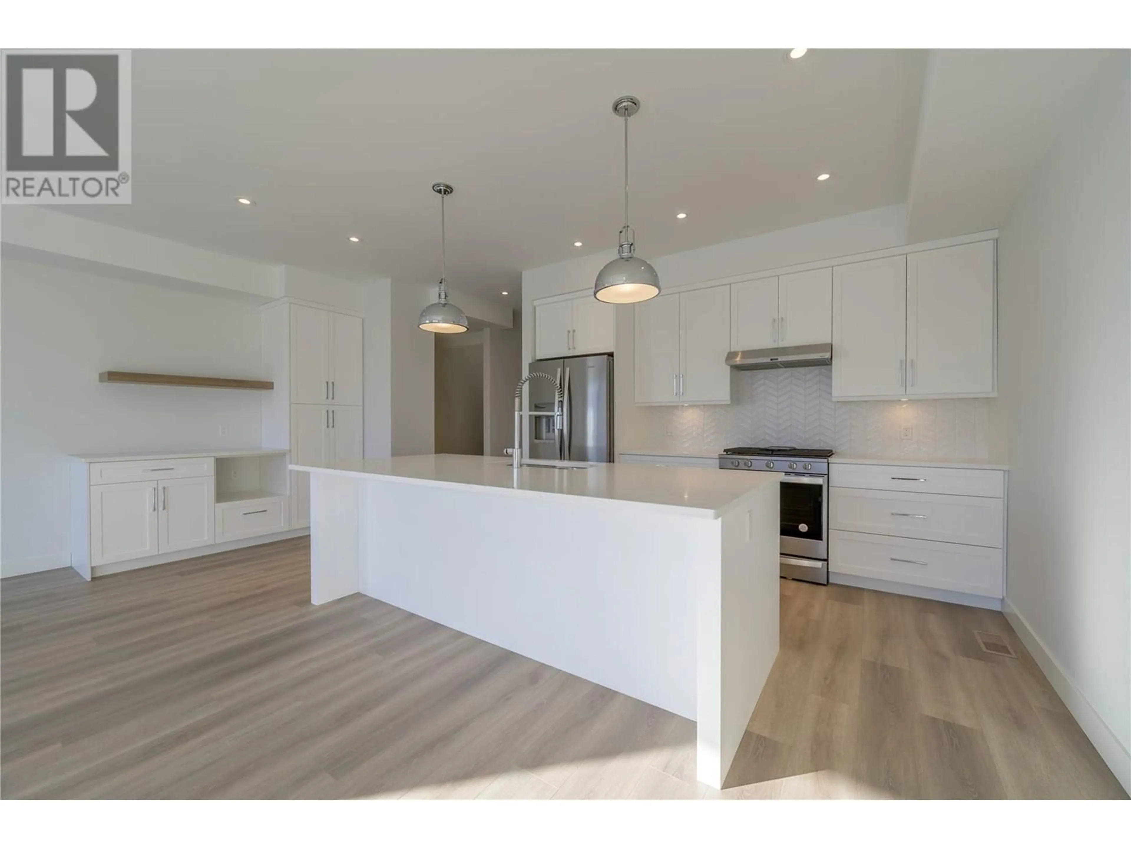 Open concept kitchen, wood/laminate floor for 127 RIVER GATE DRIVE, Kamloops British Columbia V2H0E4