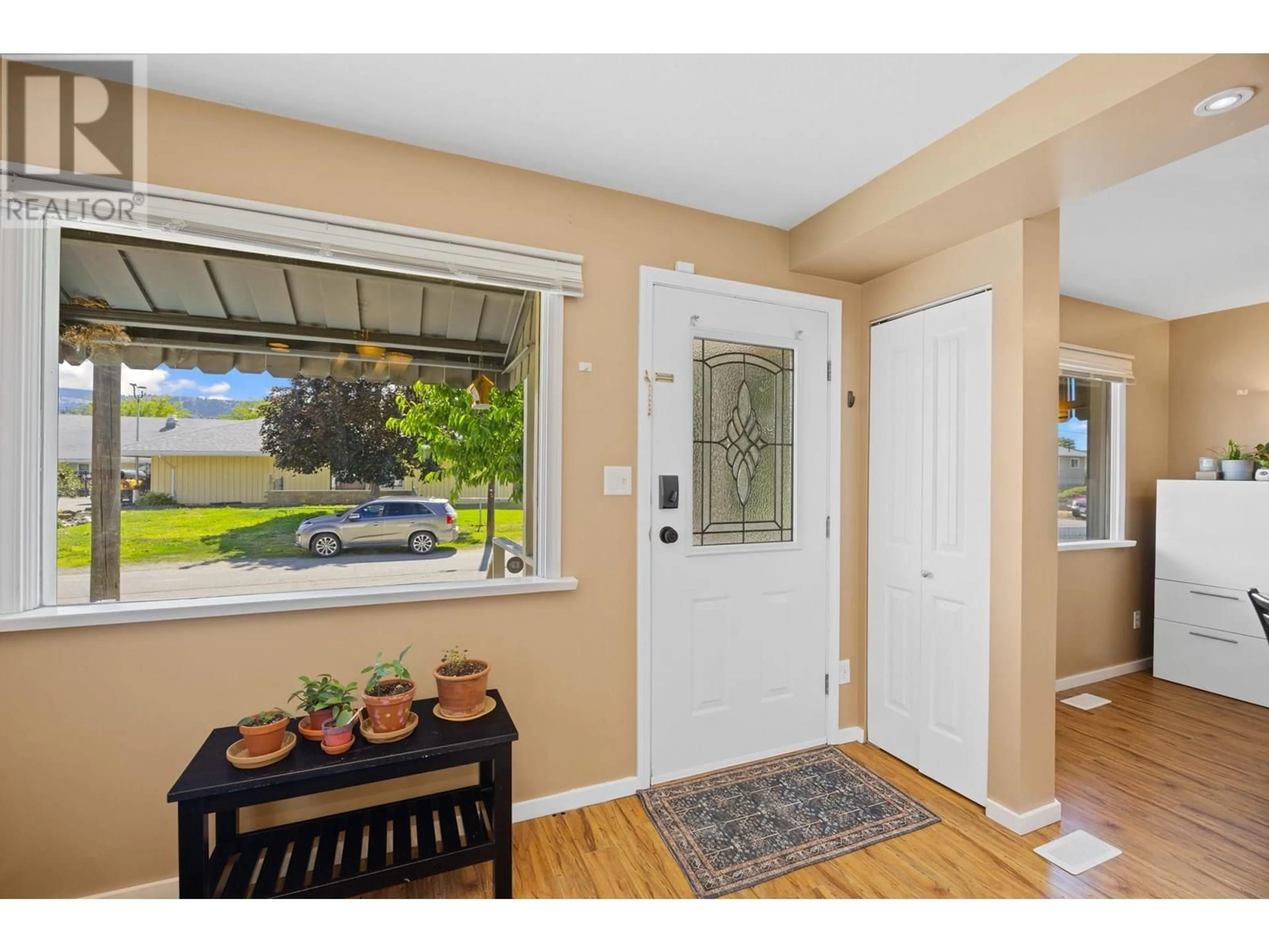 Indoor entryway for 320 MCGOWAN AVENUE, Kamloops British Columbia V2B4N7