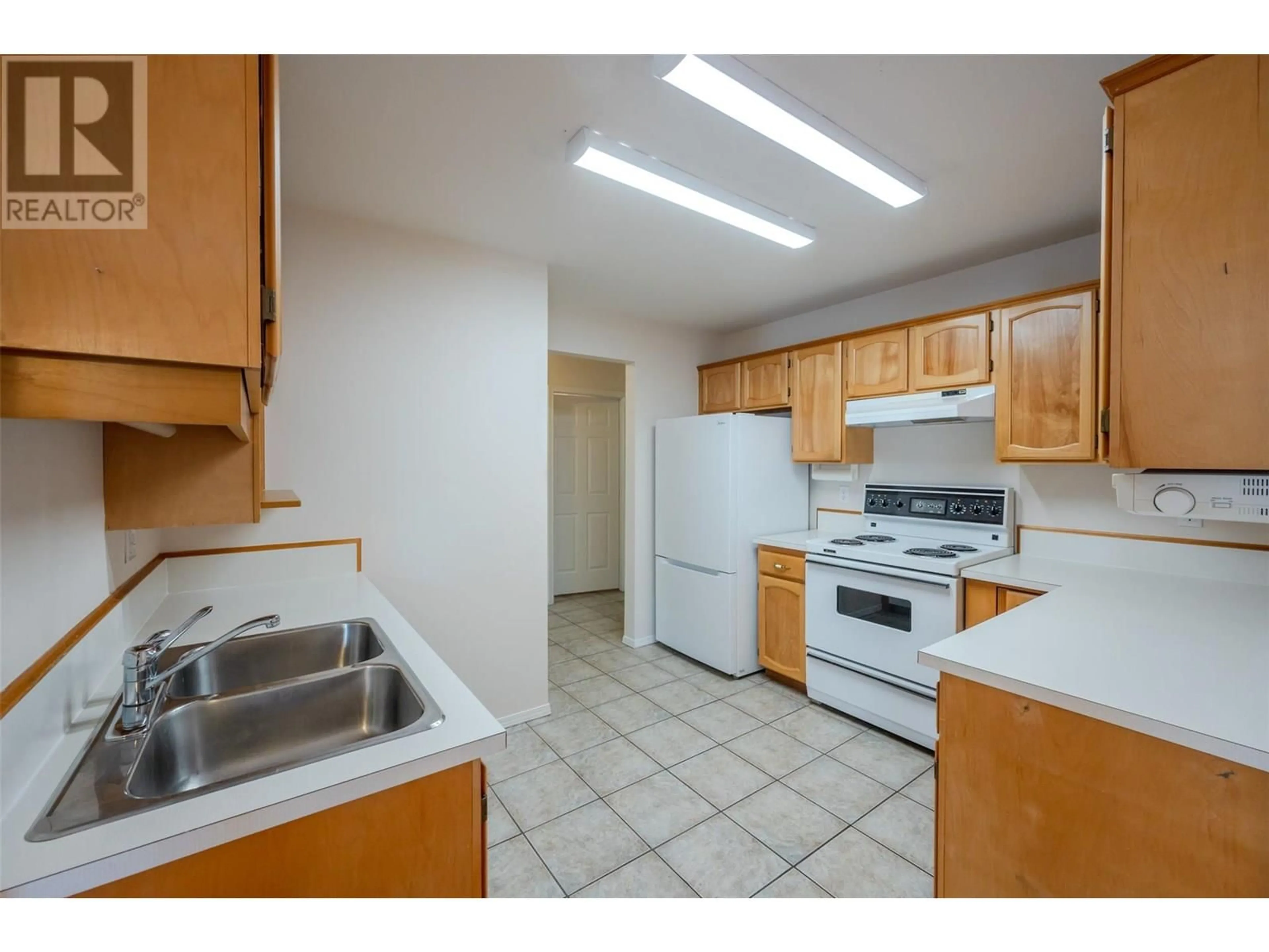 Standard kitchen, unknown for 302 - 298 YORKTON AVENUE, Penticton British Columbia V2A3V5