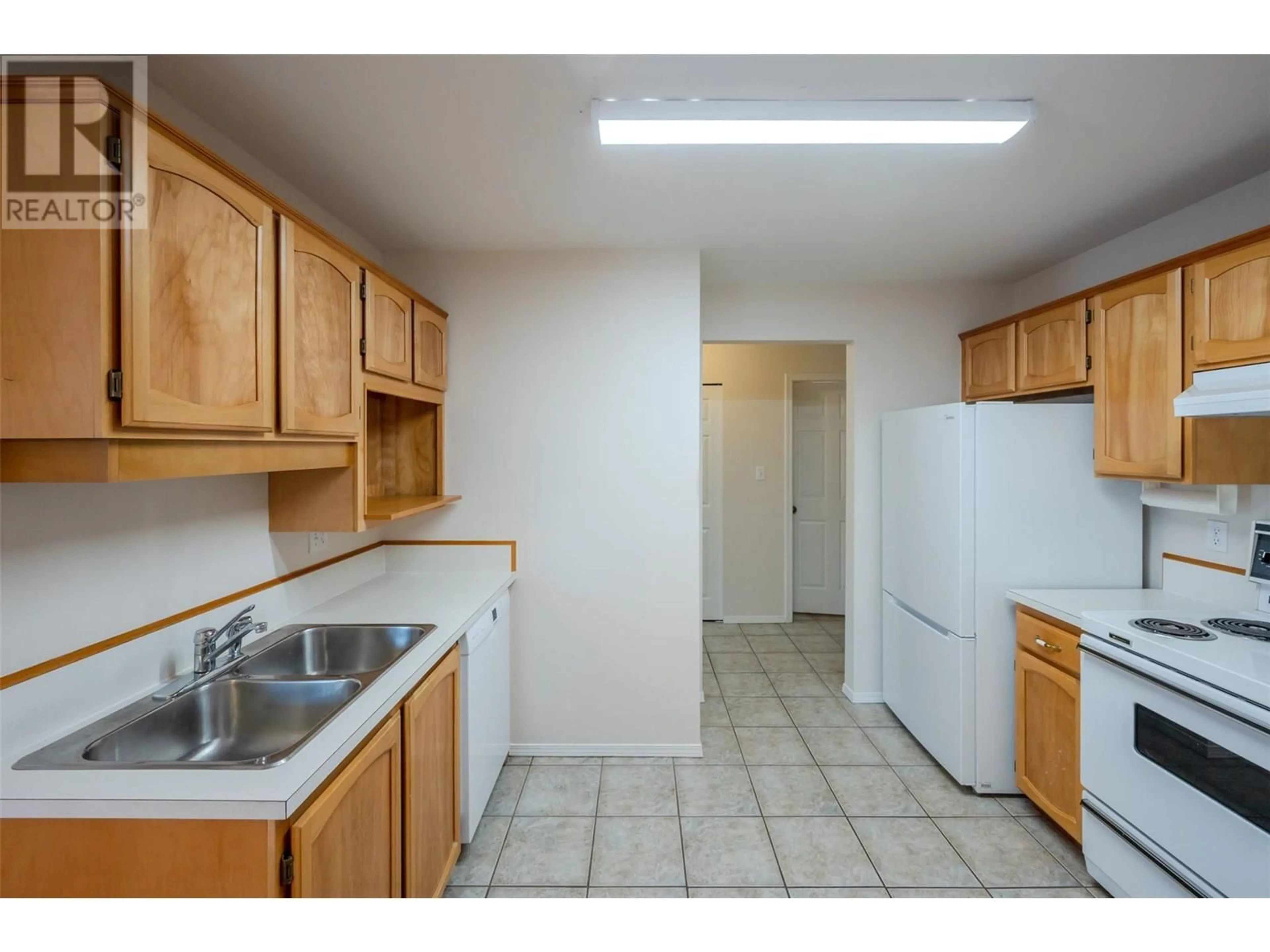 Standard kitchen, unknown for 302 - 298 YORKTON AVENUE, Penticton British Columbia V2A3V5
