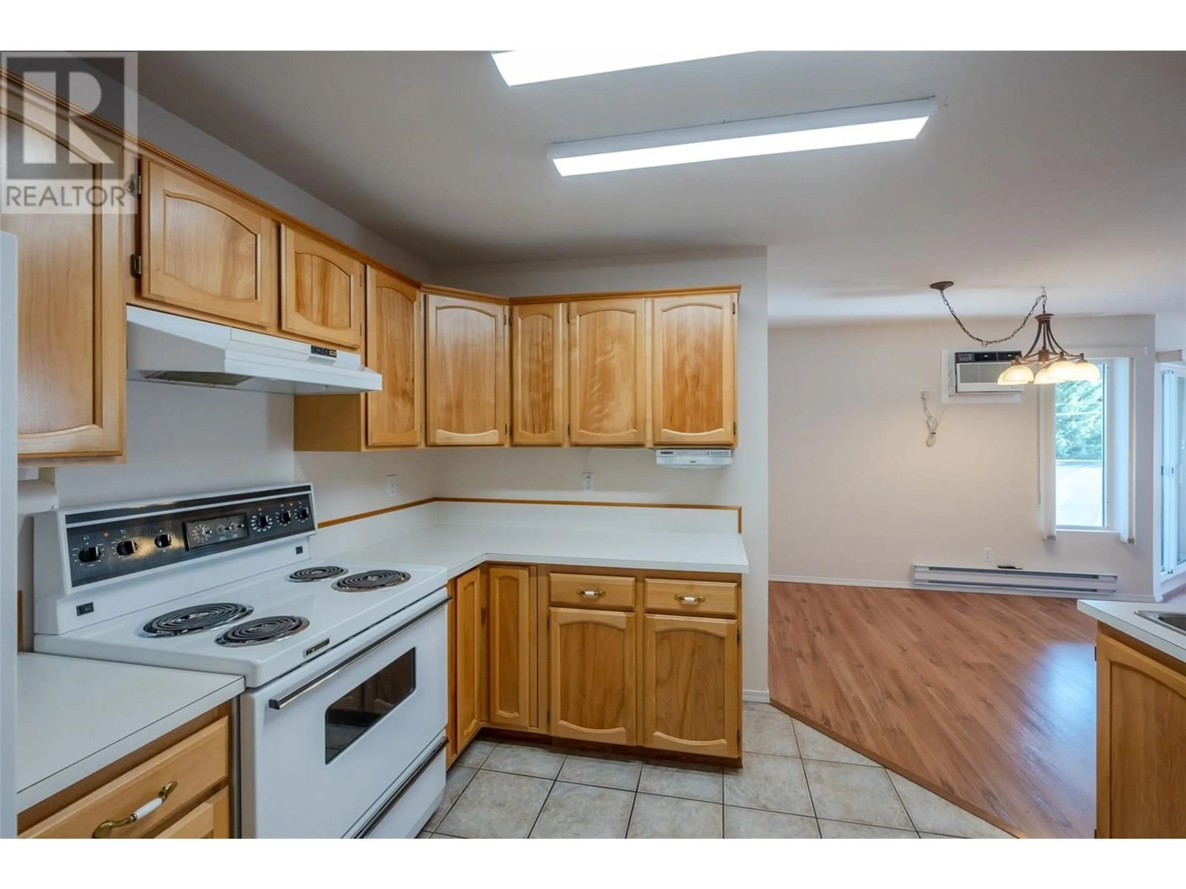 Standard kitchen, unknown for 302 - 298 YORKTON AVENUE, Penticton British Columbia V2A3V5