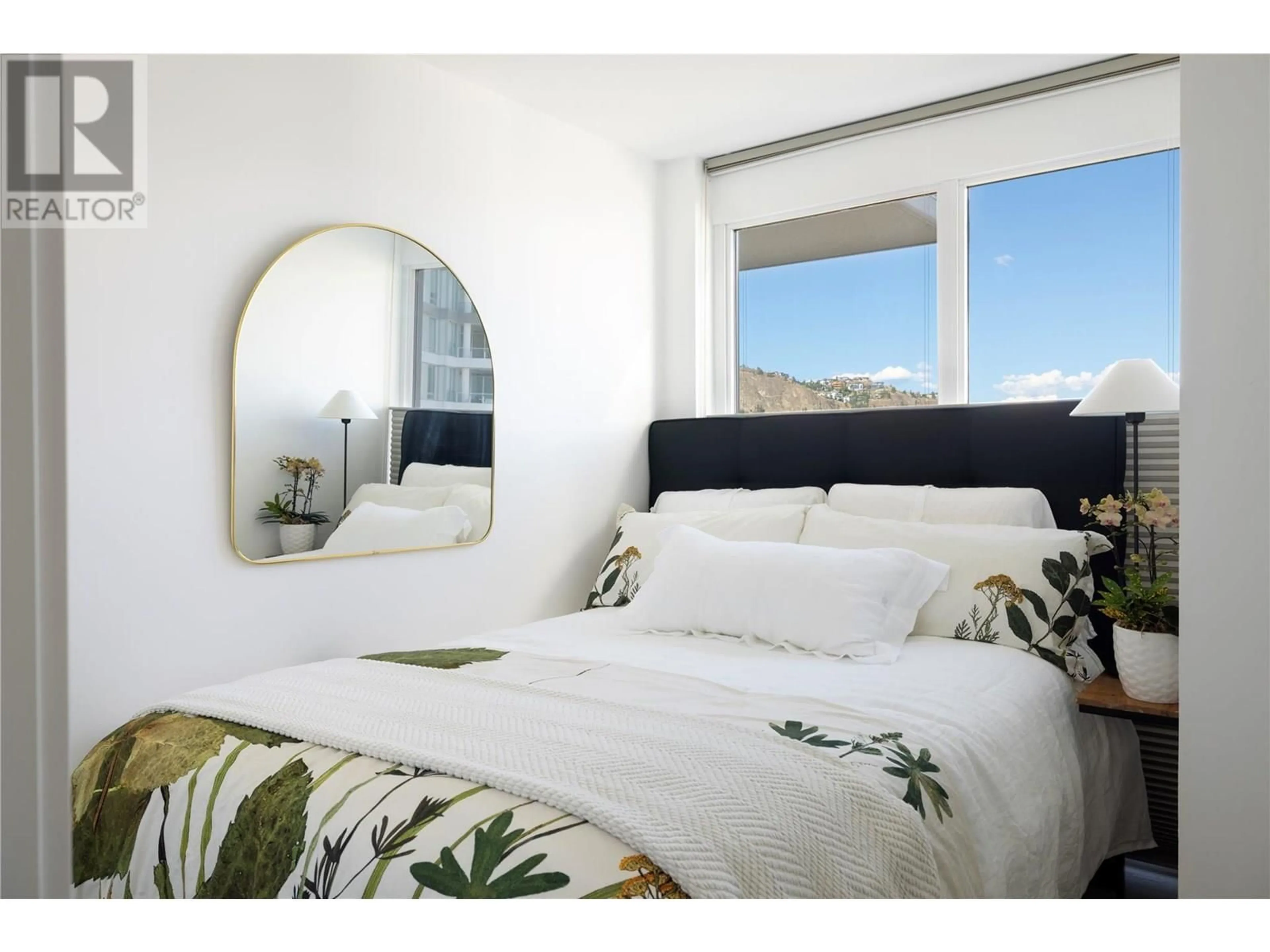 Bedroom with bed, unknown for 705 - 1151 SUNSET DRIVE, Kelowna British Columbia V1Y0G2