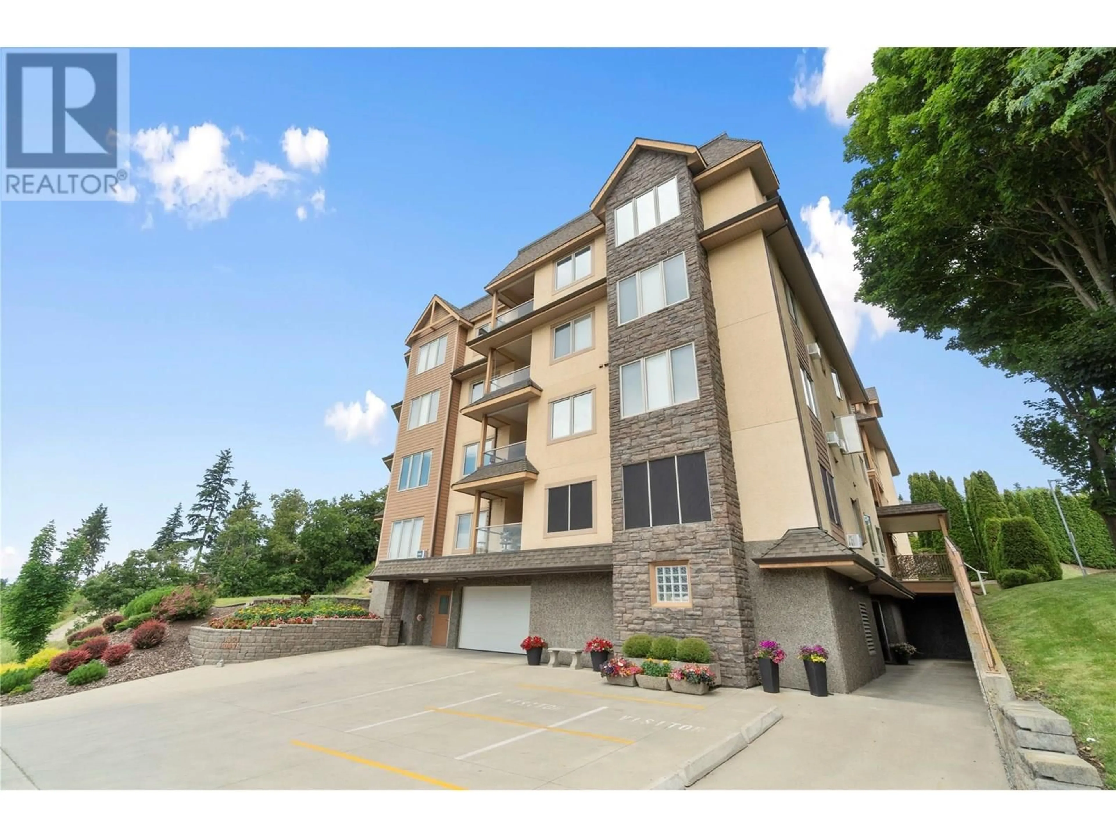 Patio, building for 103 - 1391 10 AVENUE NORTHEAST, Salmon Arm British Columbia V1E3K9