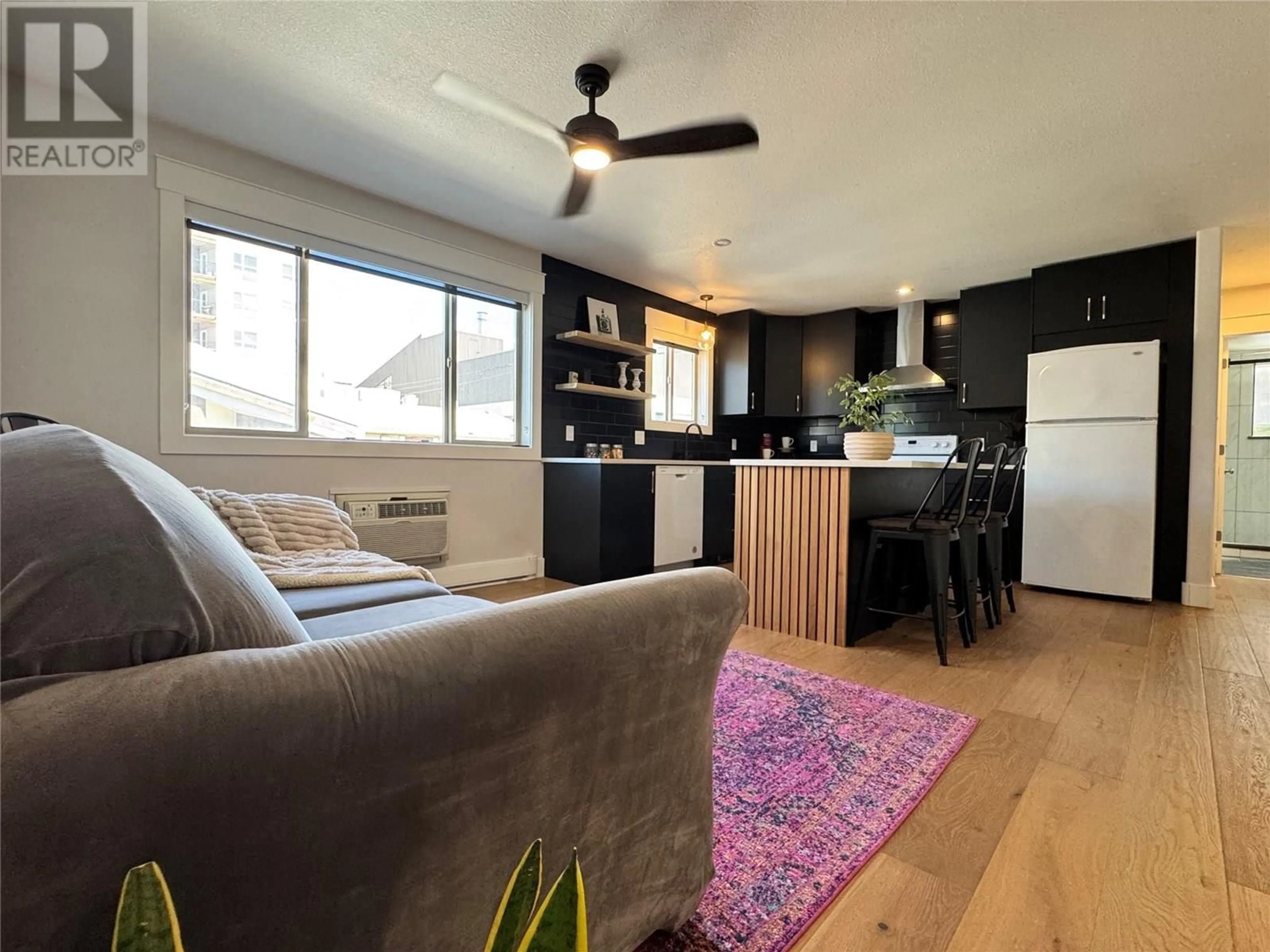 Open concept kitchen, wood/laminate floor for 5 - 430 4TH AVENUE, Kamloops British Columbia V2C3P3