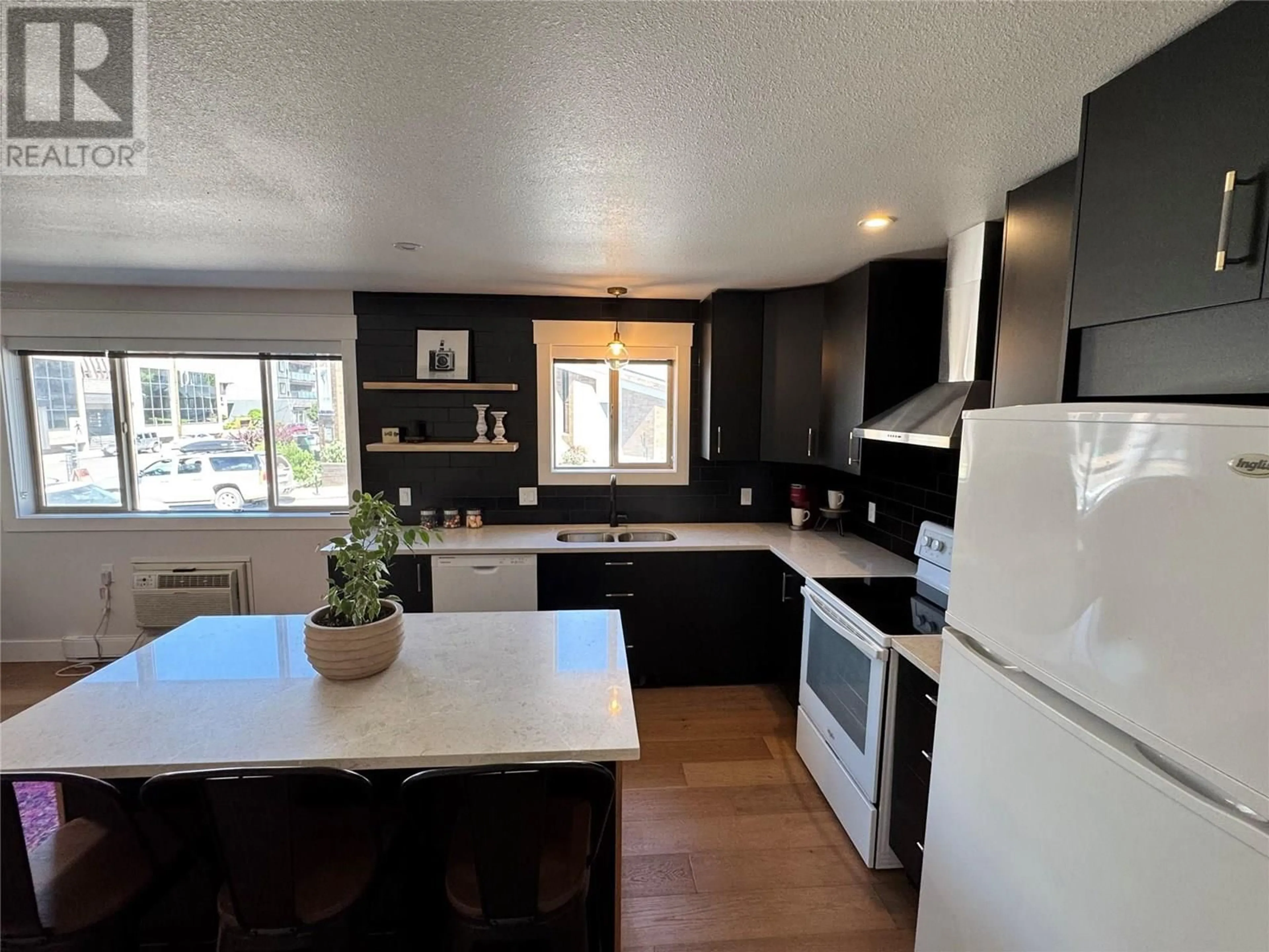 Open concept kitchen, unknown for 5 - 430 4TH AVENUE, Kamloops British Columbia V2C3P3