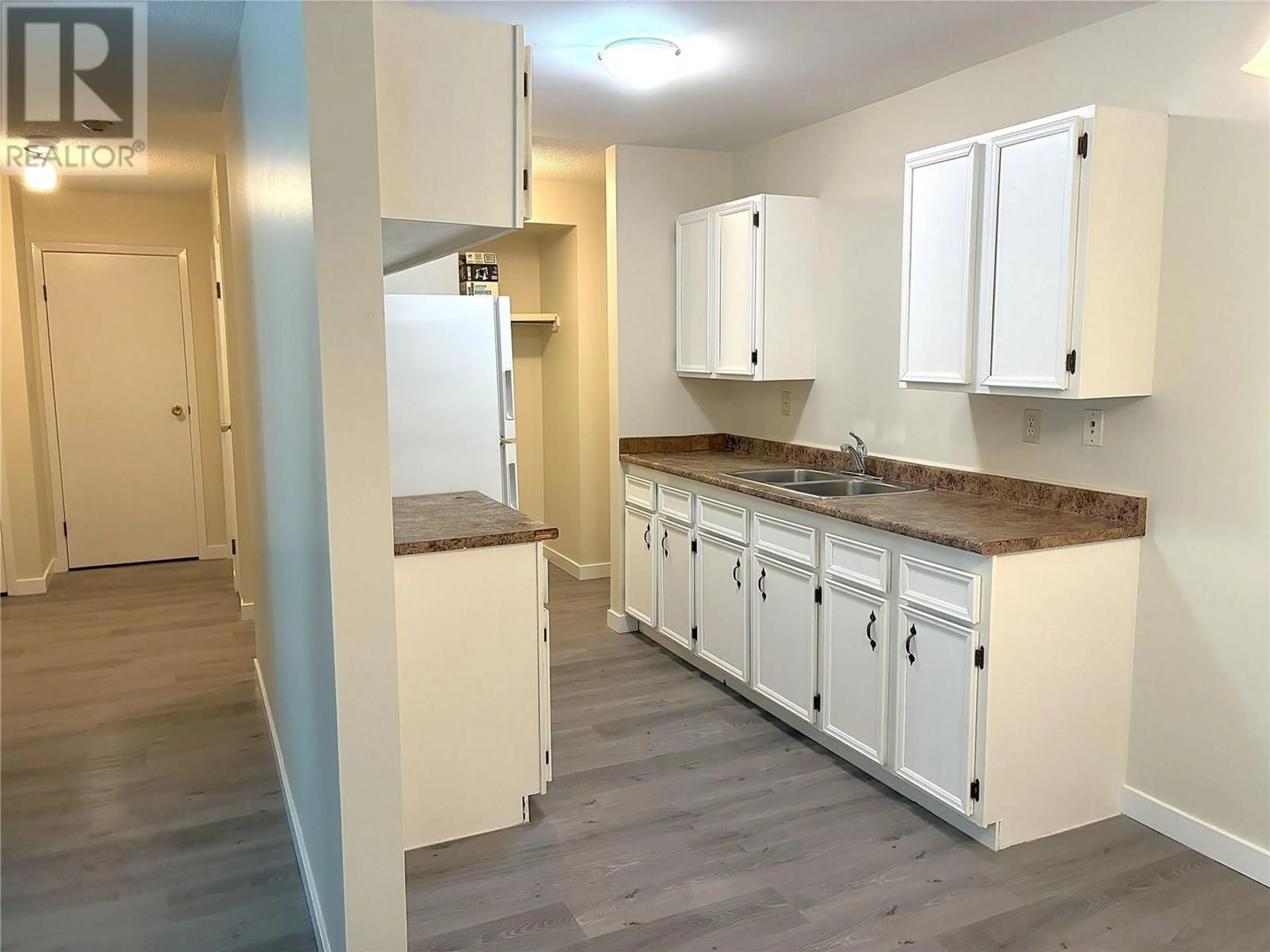 Standard kitchen, unknown for 7 - 1595 SUMMIT DRIVE, Kamloops British Columbia V2E1E9