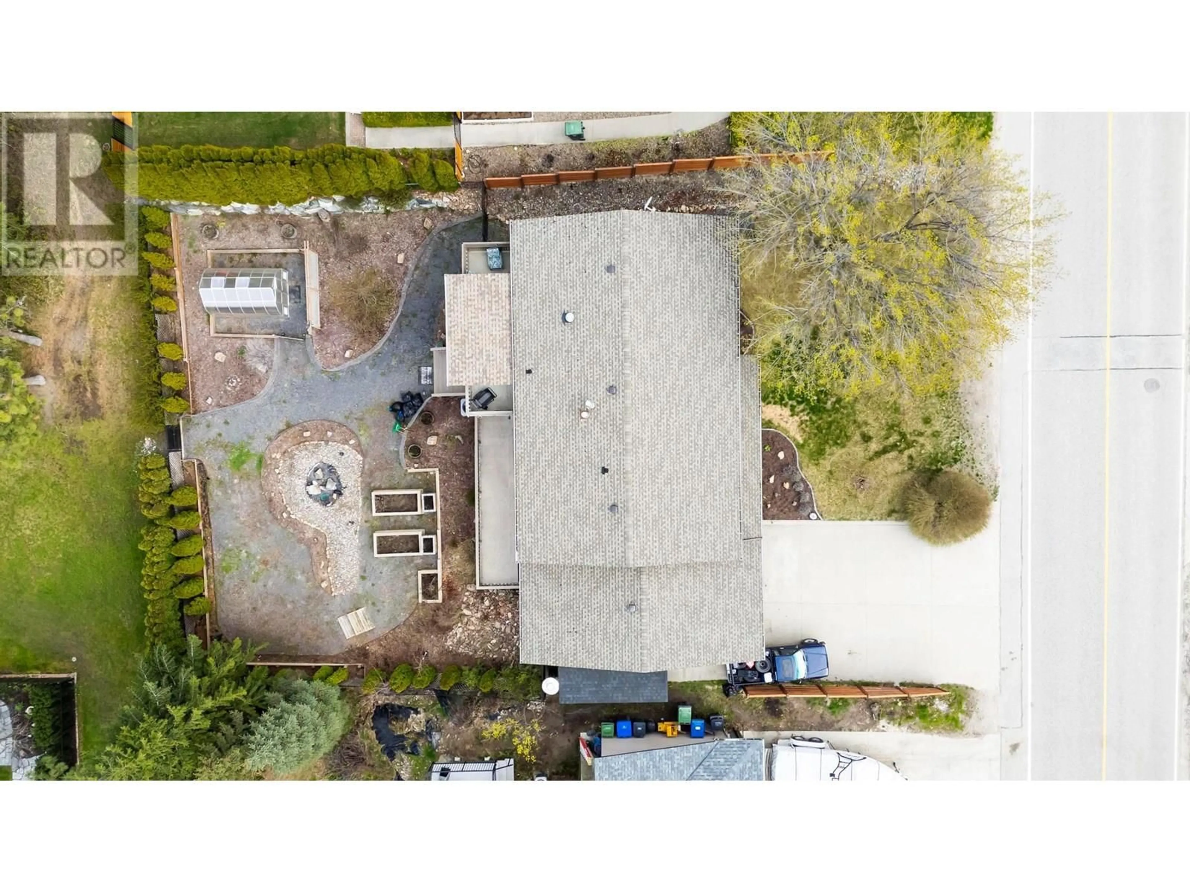 A pic from outside/outdoor area/front of a property/back of a property/a pic from drone, street for 1924 HORIZON DRIVE, West Kelowna British Columbia V1Z3L3