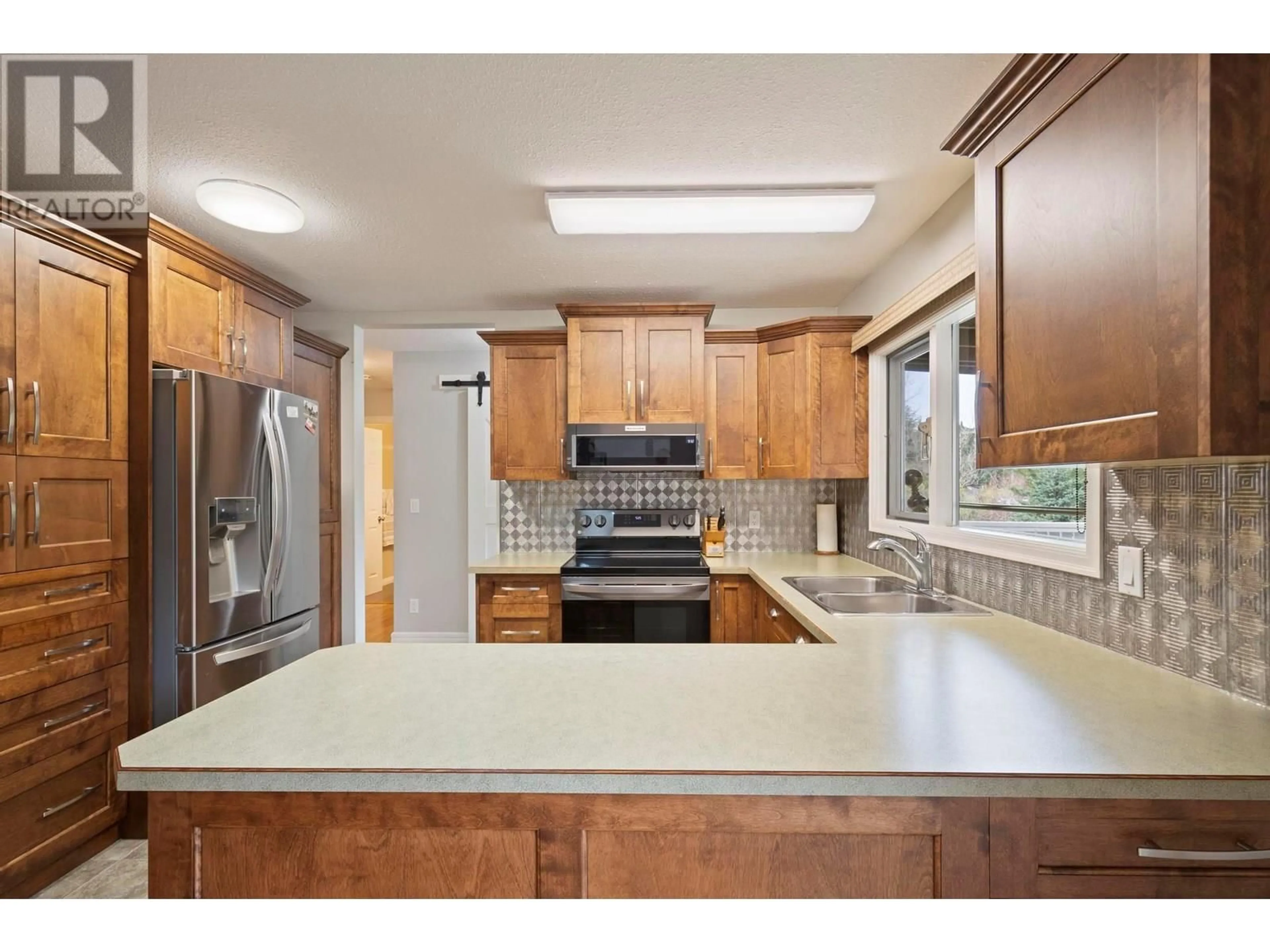 Standard kitchen, ceramic/tile floor for 1924 HORIZON DRIVE, West Kelowna British Columbia V1Z3L3