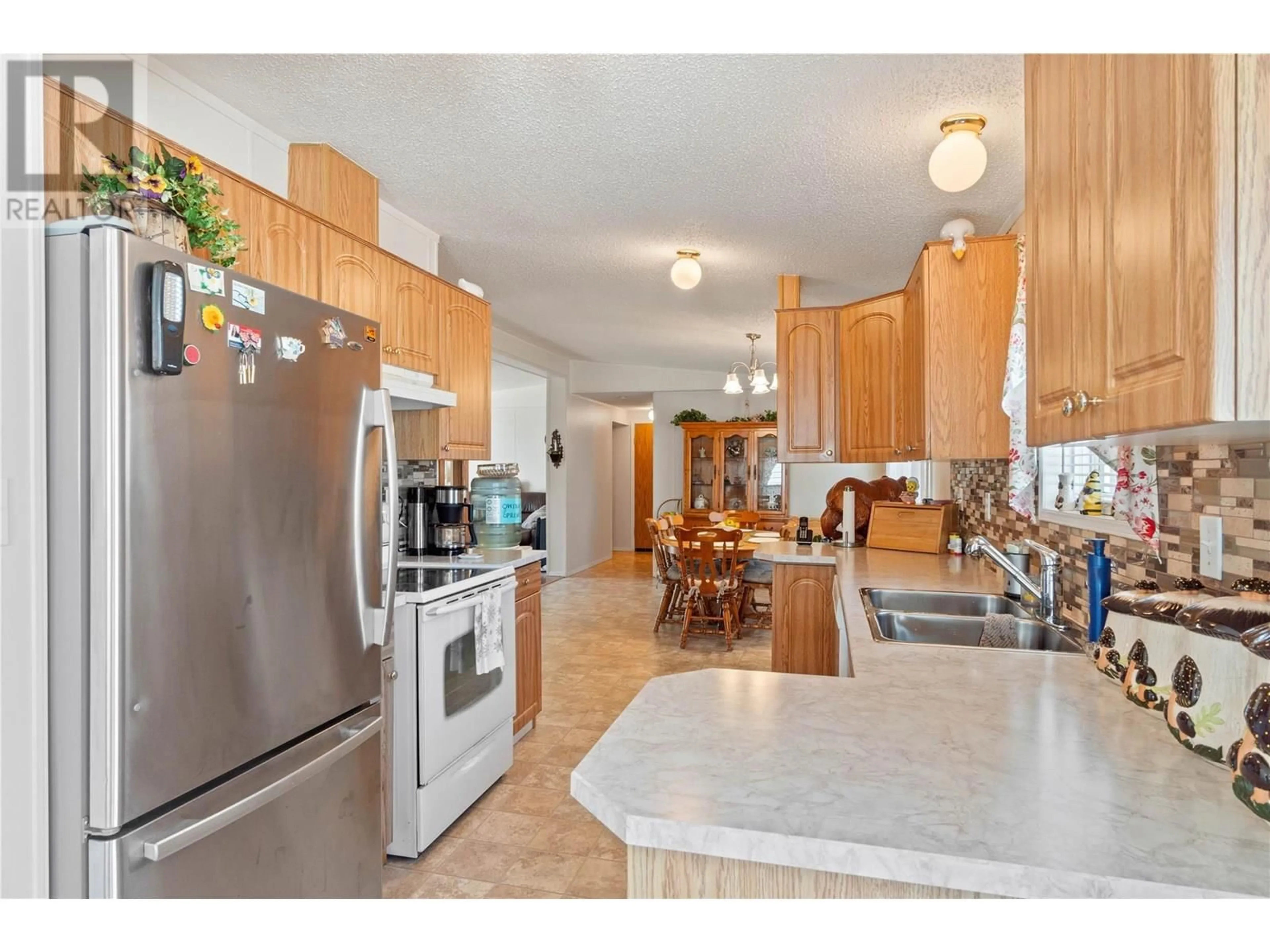 Open concept kitchen, ceramic/tile floor for 49 - 240 G & M ROAD, Kamloops British Columbia V2H1P8