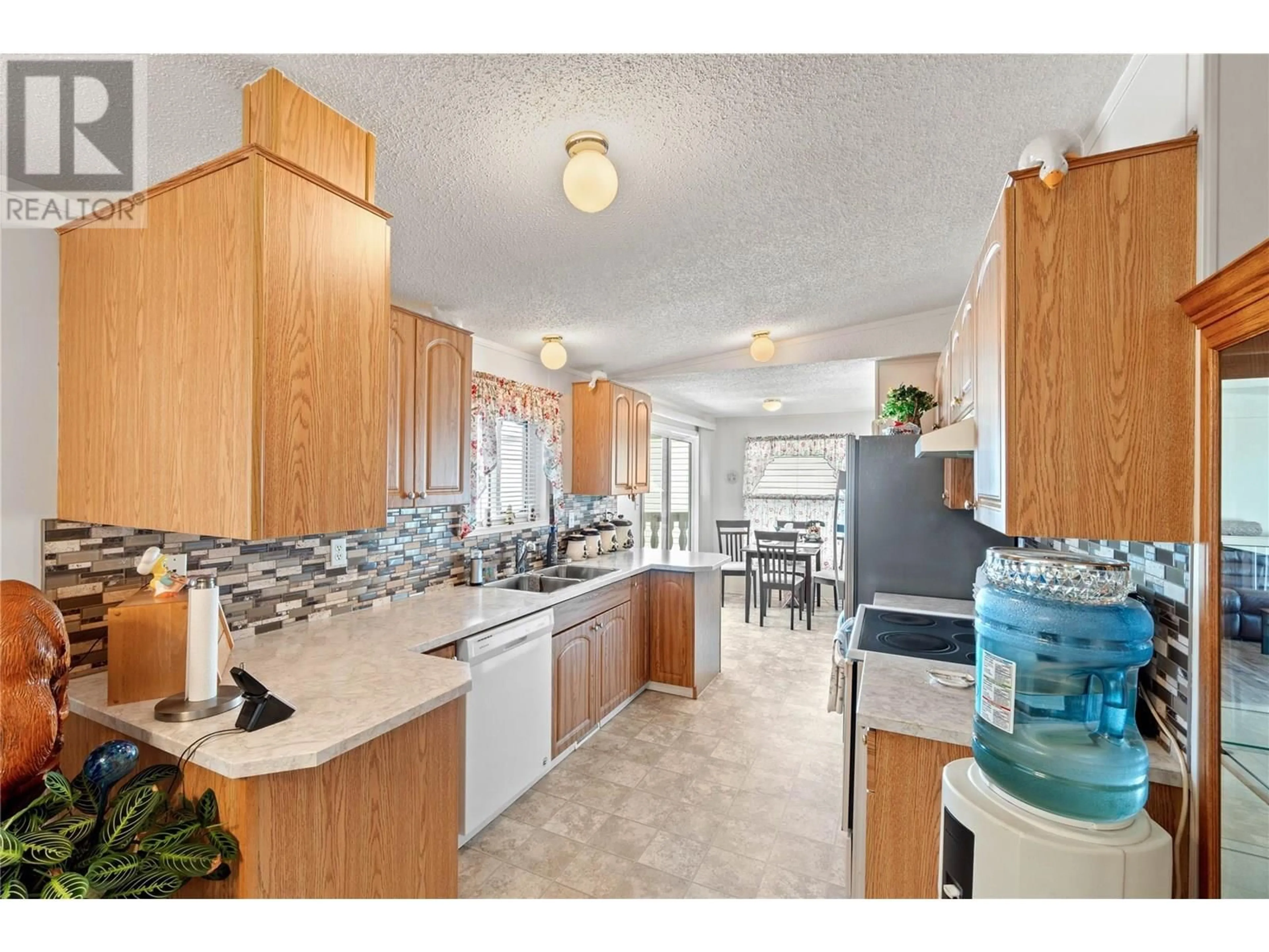 Open concept kitchen, ceramic/tile floor for 49 - 240 G & M ROAD, Kamloops British Columbia V2H1P8