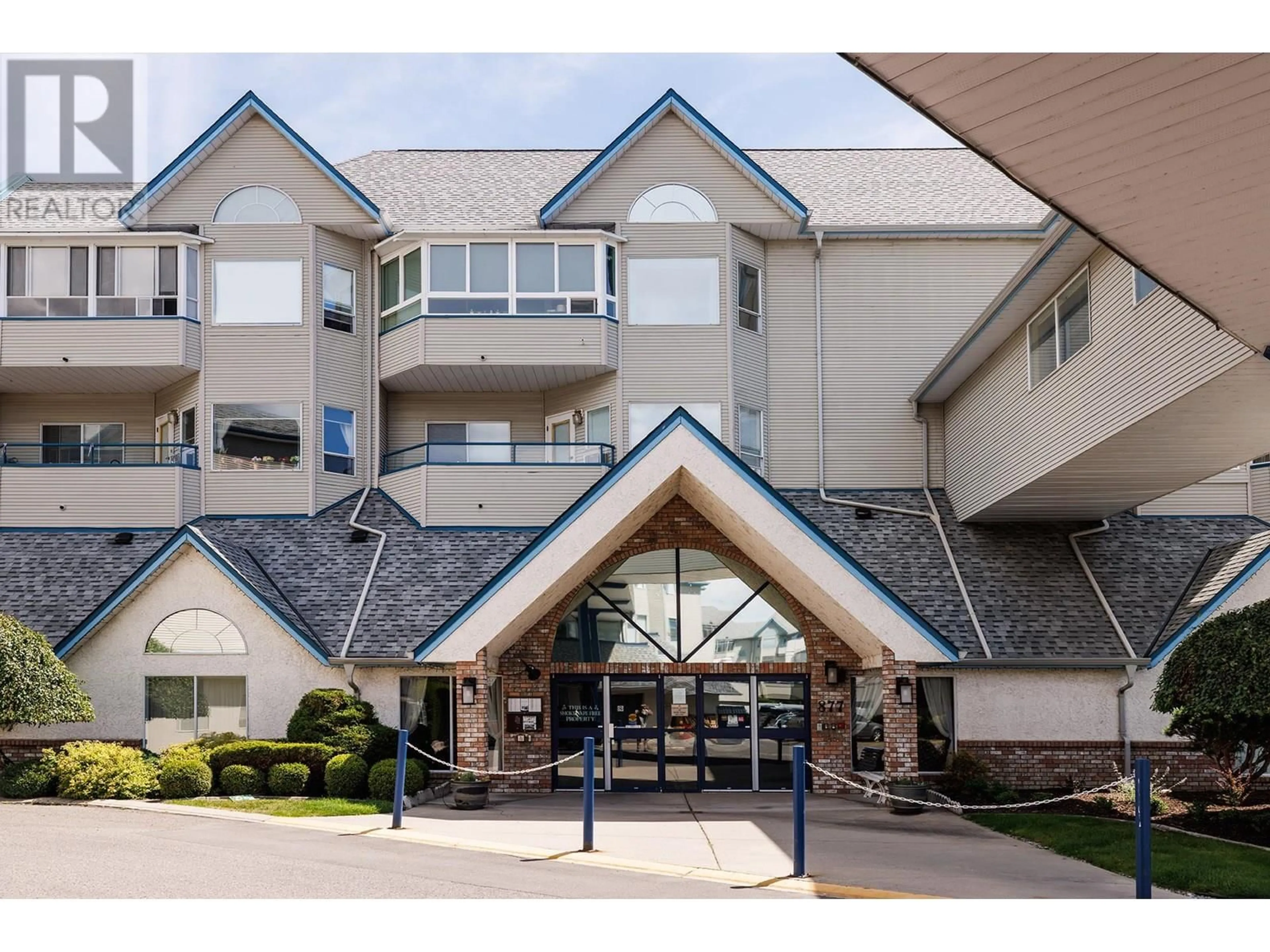 Indoor foyer for 227 - 877 KLO ROAD, Kelowna British Columbia V1Y9R1