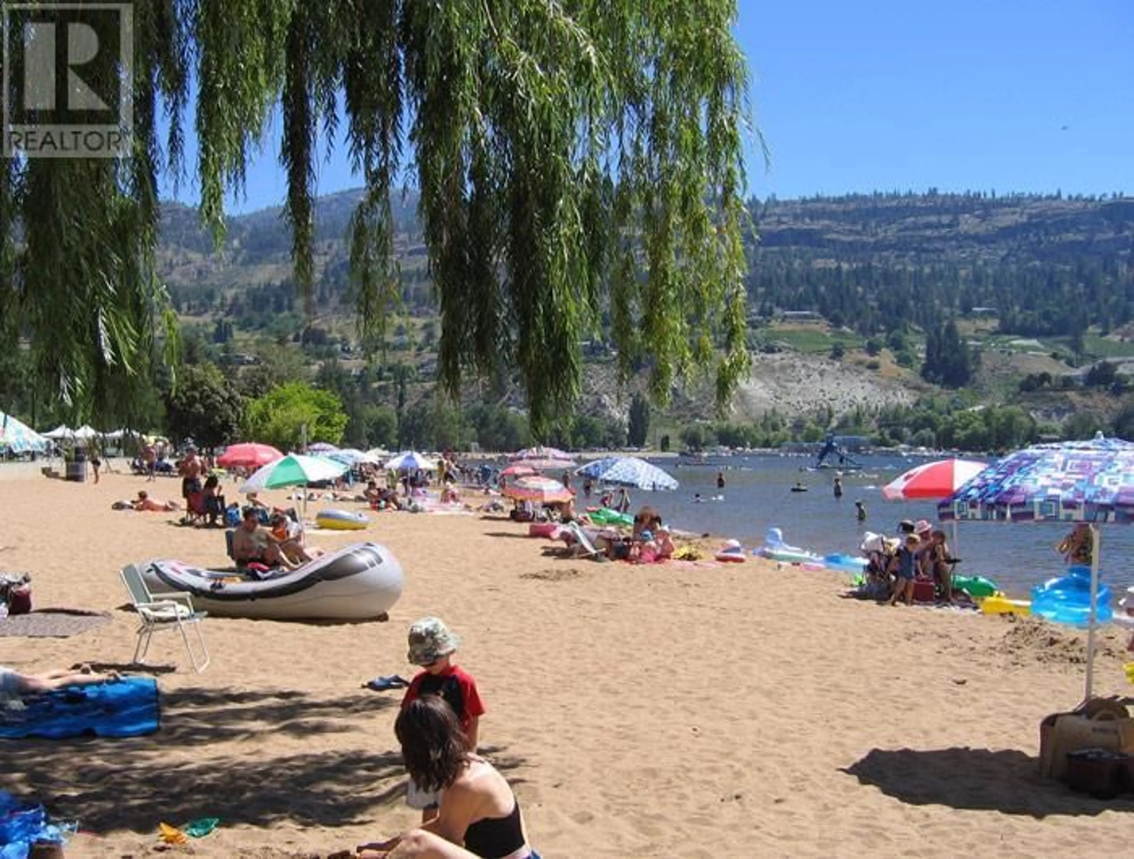Blurry image for 402 - 150 SKAHA PLACE, Penticton British Columbia V2A7K1