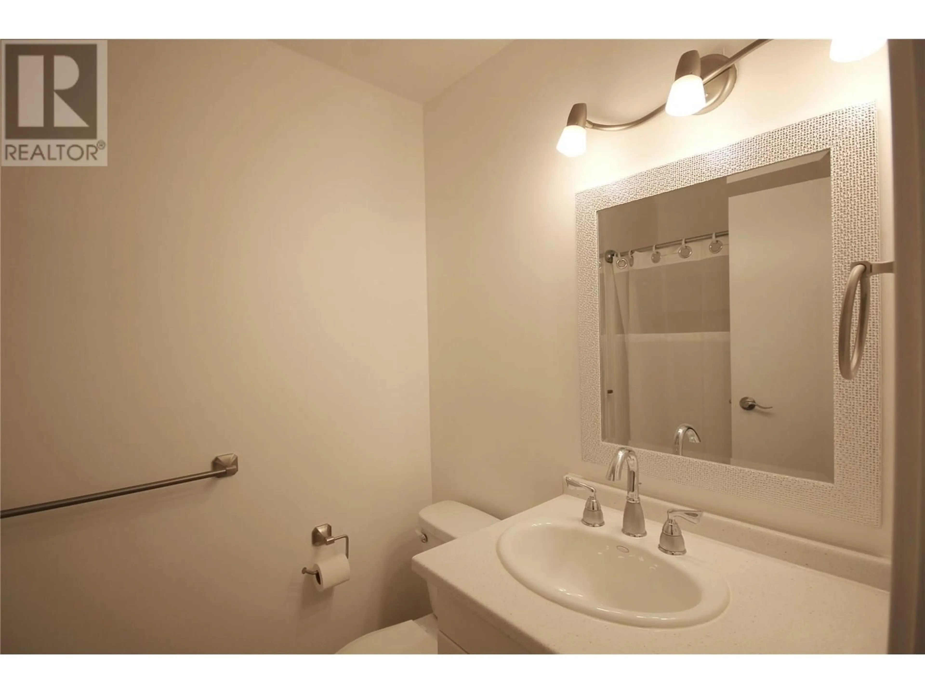 Standard bathroom, unknown for 402 - 150 SKAHA PLACE, Penticton British Columbia V2A7K1