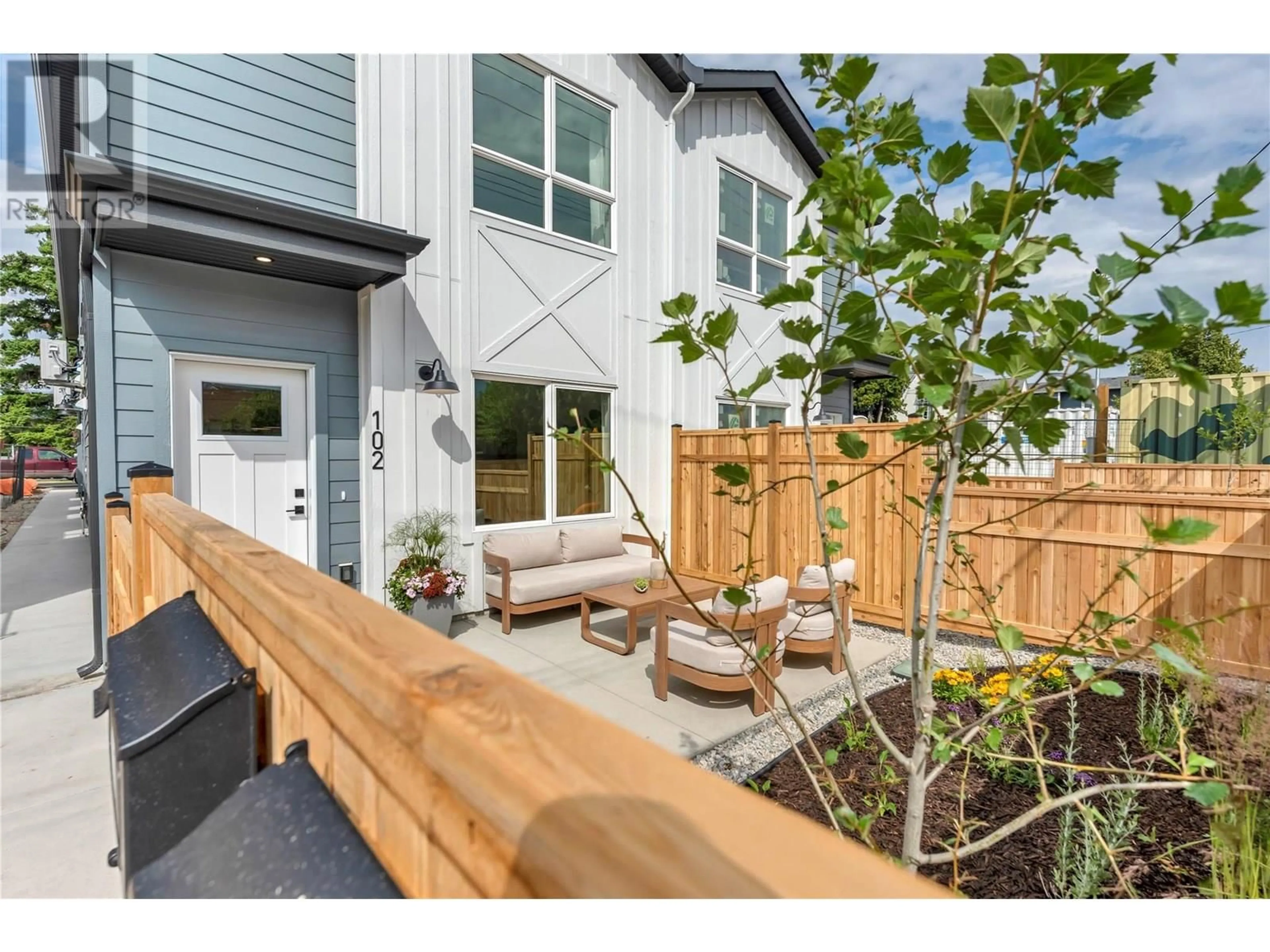 Patio, street for 102 - 687 VICTORIA DRIVE, Penticton British Columbia V2A5N5