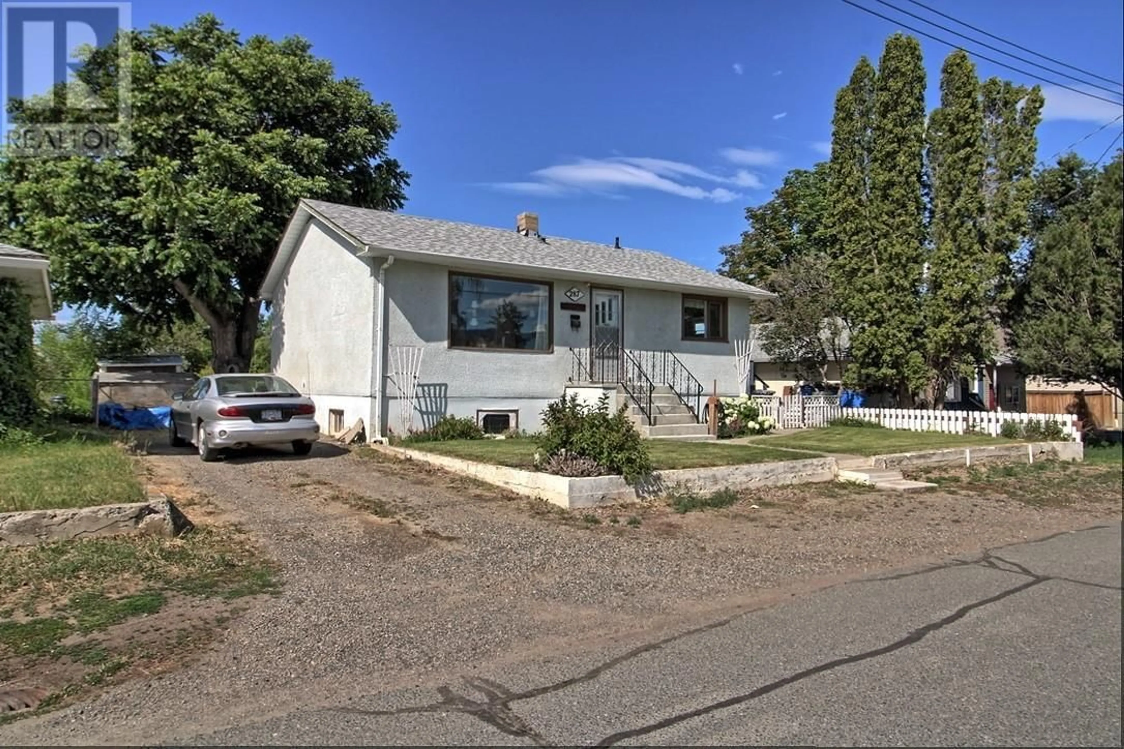 Home with vinyl exterior material, street for 287 BIRCH AVENUE, Kamloops British Columbia V2B1J6