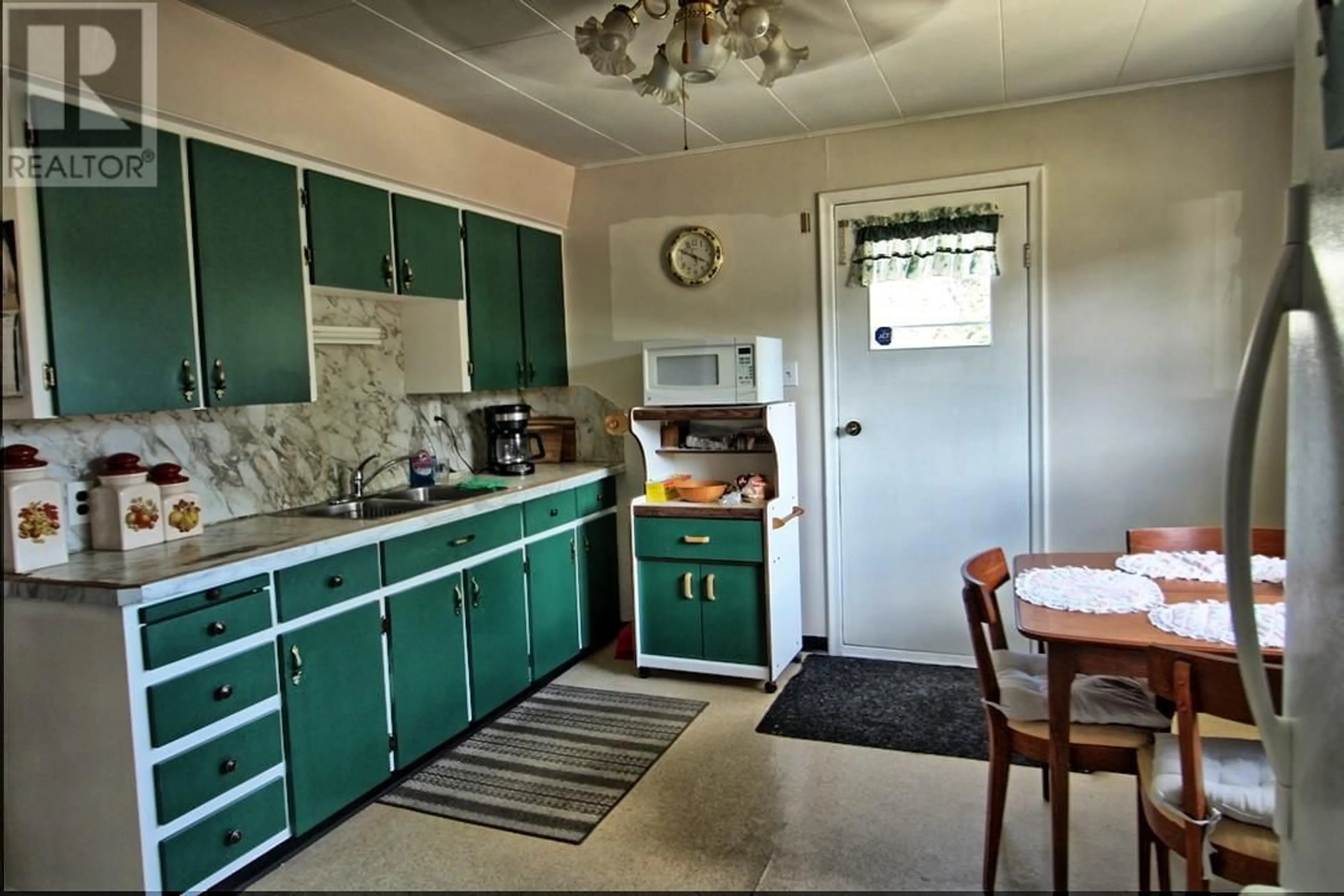 Standard kitchen, unknown for 287 BIRCH AVENUE, Kamloops British Columbia V2B1J6