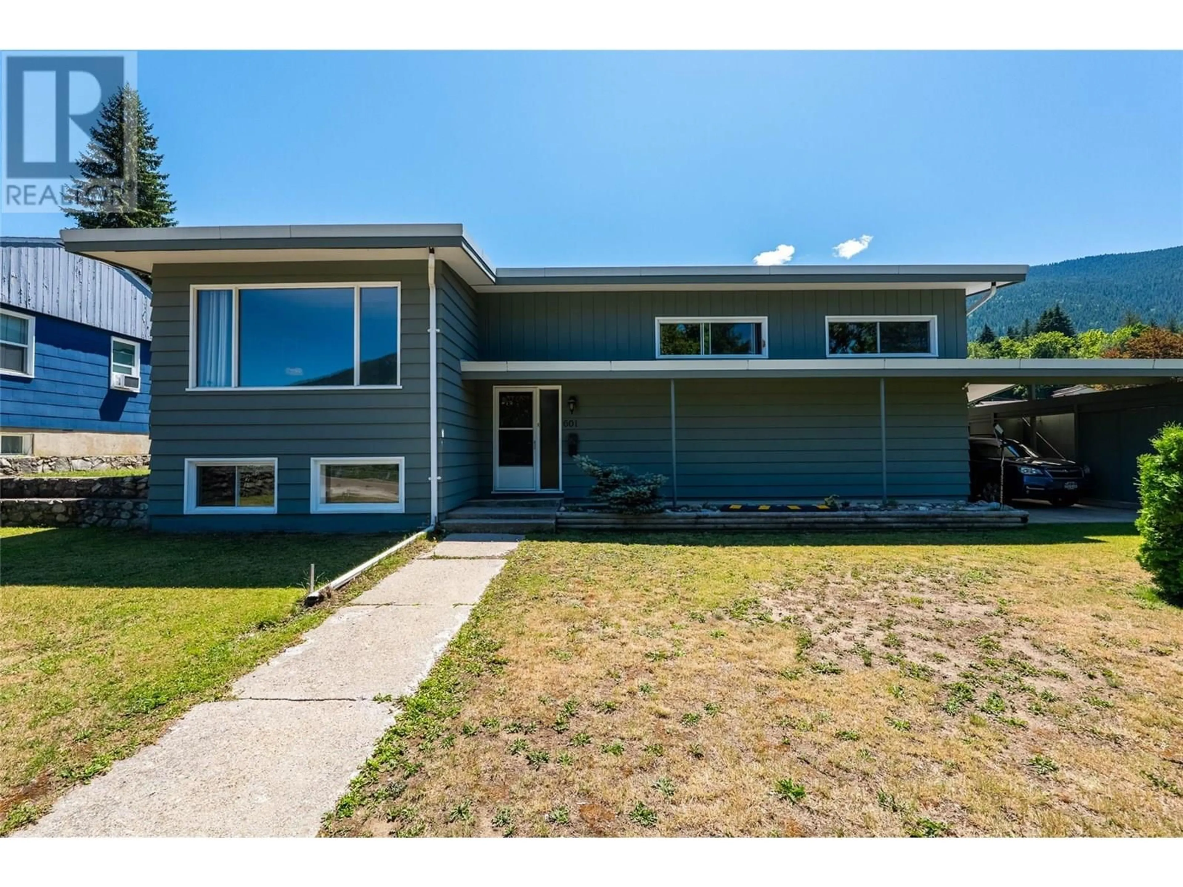 Home with vinyl exterior material, street for 601 MCHARDY STREET, Nelson British Columbia V1L3E4