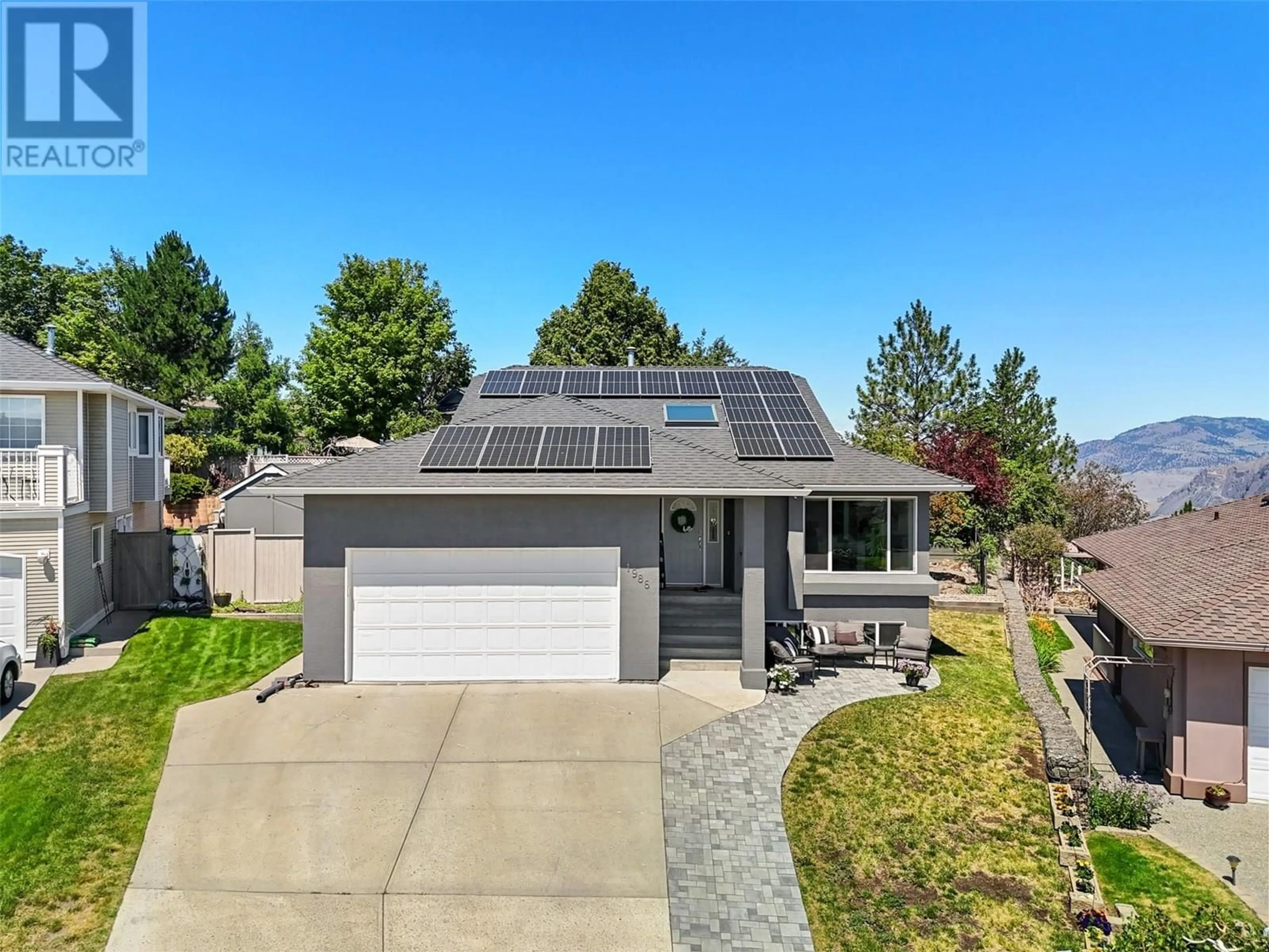 Home with vinyl exterior material, street for 1986 SAPPHIRE COURT, Kamloops British Columbia V2E2P1