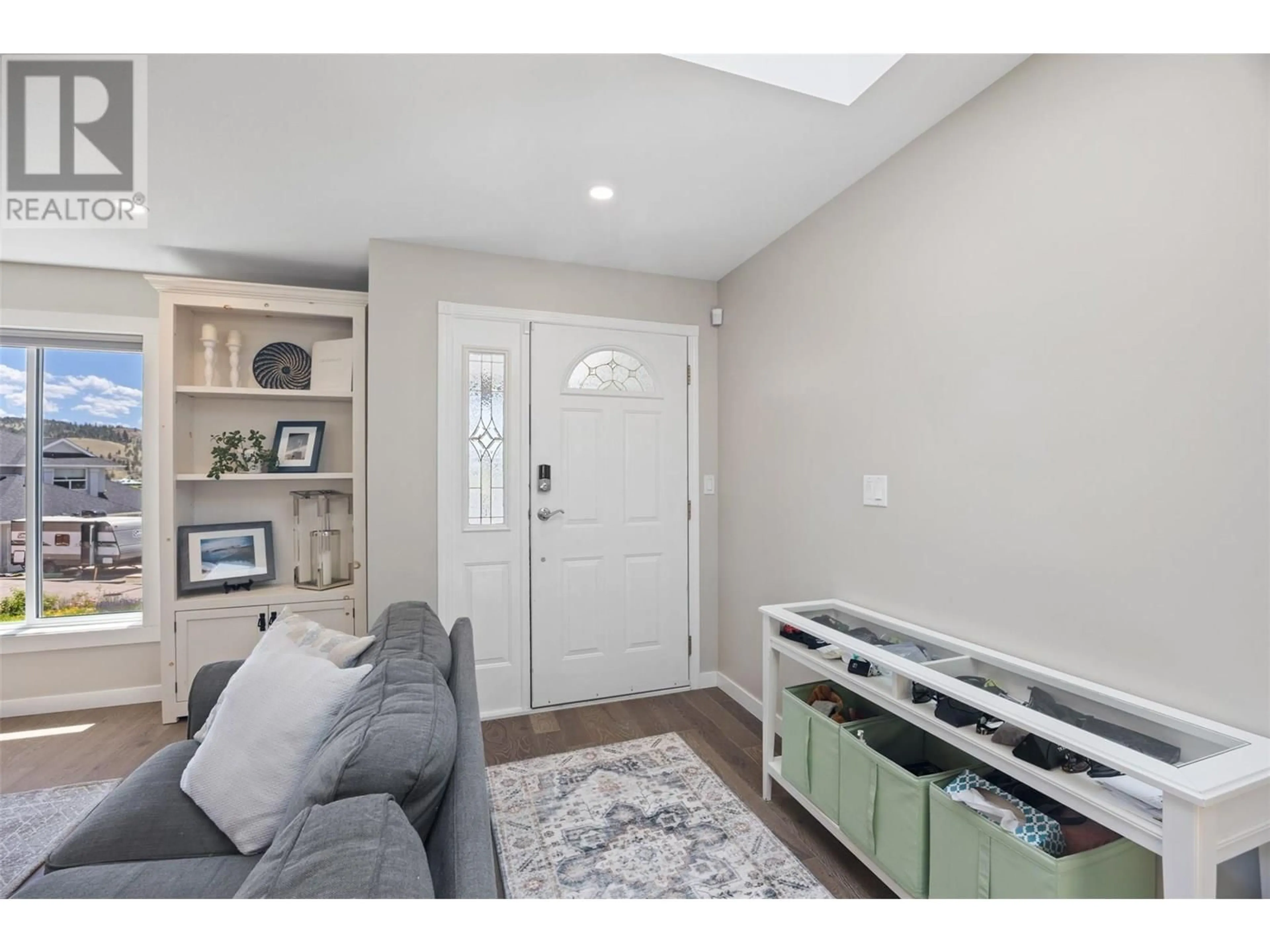 Indoor entryway for 1986 SAPPHIRE COURT, Kamloops British Columbia V2E2P1