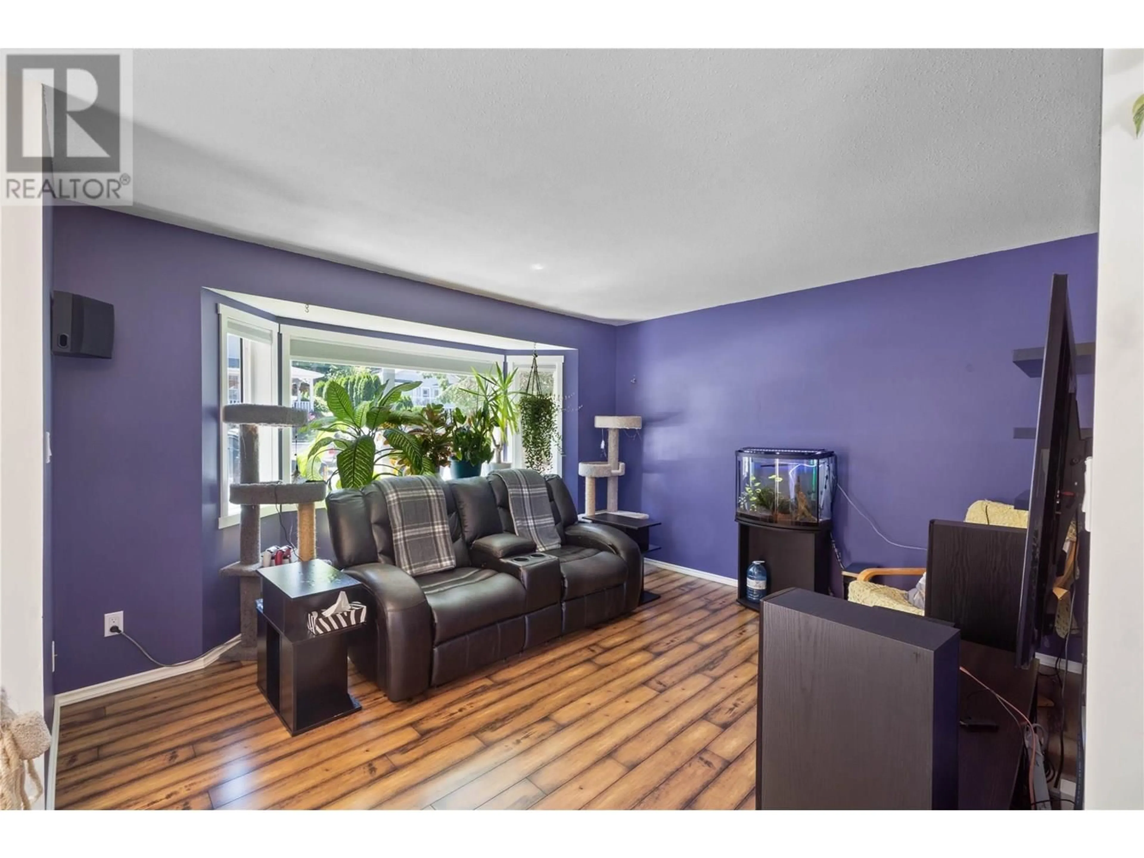 Living room with furniture, wood/laminate floor for 1062 HILLSIDE AVENUE, Chase British Columbia V0E1M0