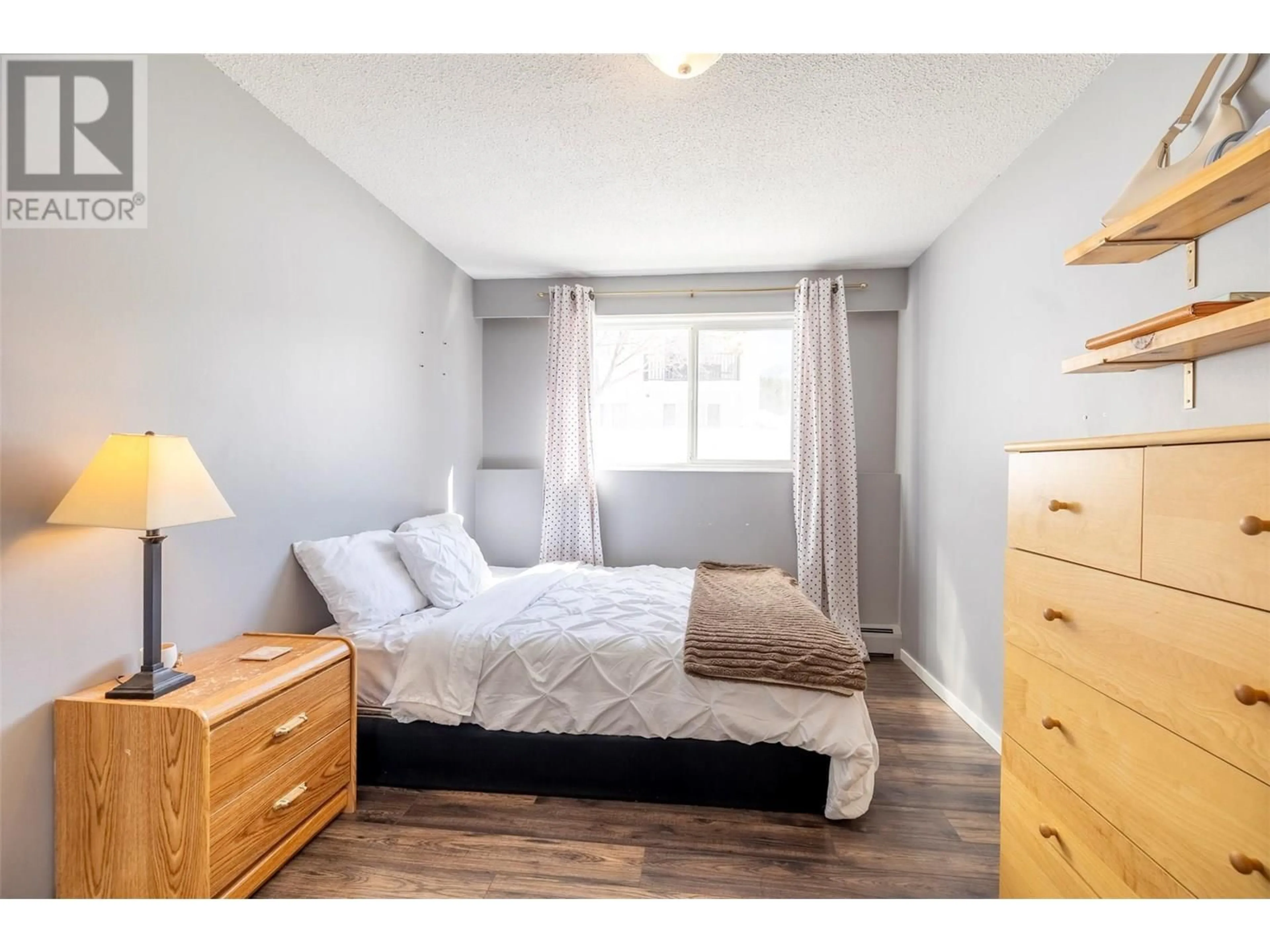 Bedroom with bed, wood/laminate floor for 103 - 30 RIDGEMONT AVENUE, Fernie British Columbia V0B1M2