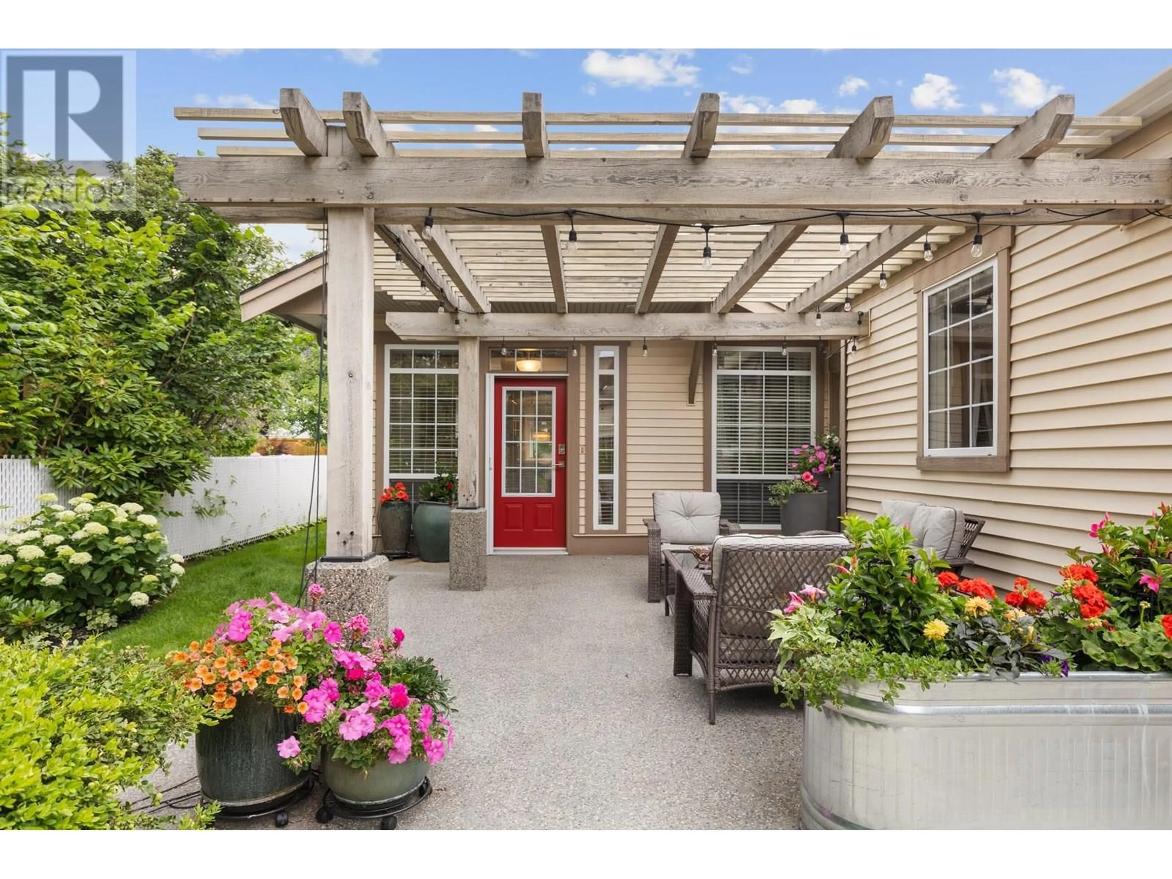Patio, street for 4032A LAKE AVENUE, Peachland British Columbia V0H1X6