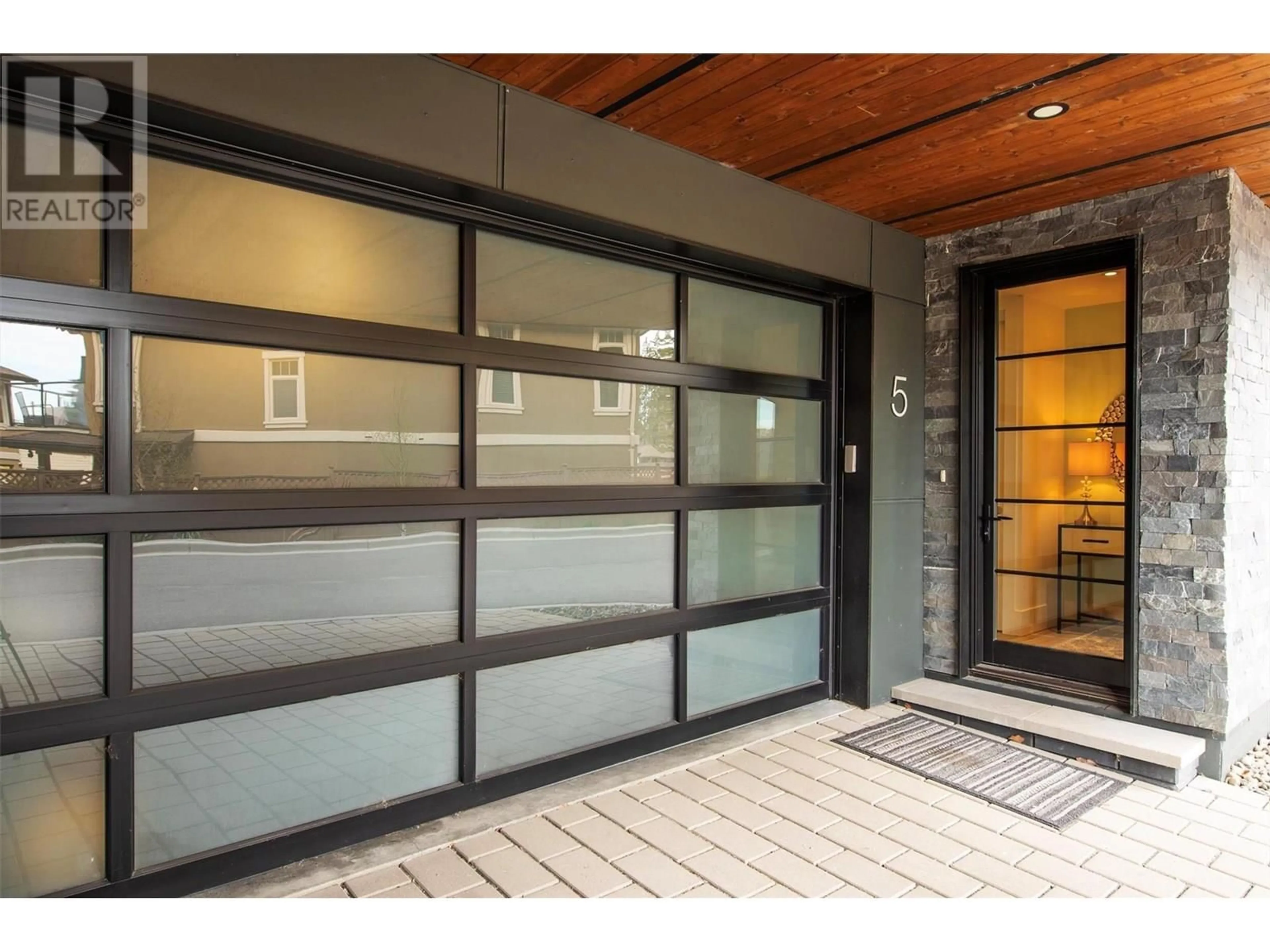 Indoor garage for 5 - 4364 BEACH AVENUE, Peachland British Columbia V0H1X6