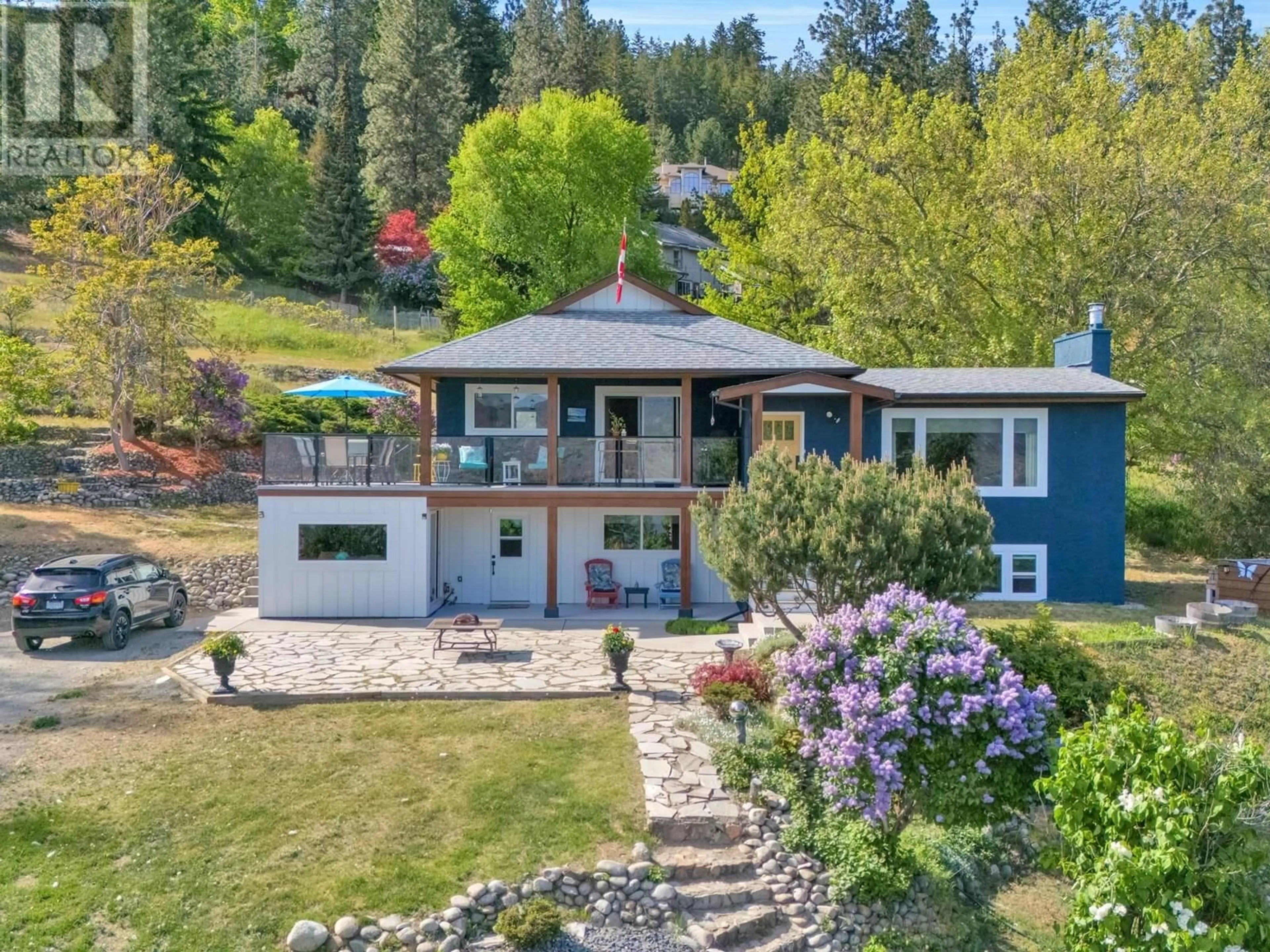 A pic from outside/outdoor area/front of a property/back of a property/a pic from drone, water/lake/river/ocean view for 6090 SOMERSET AVENUE, Peachland British Columbia V0H1X4