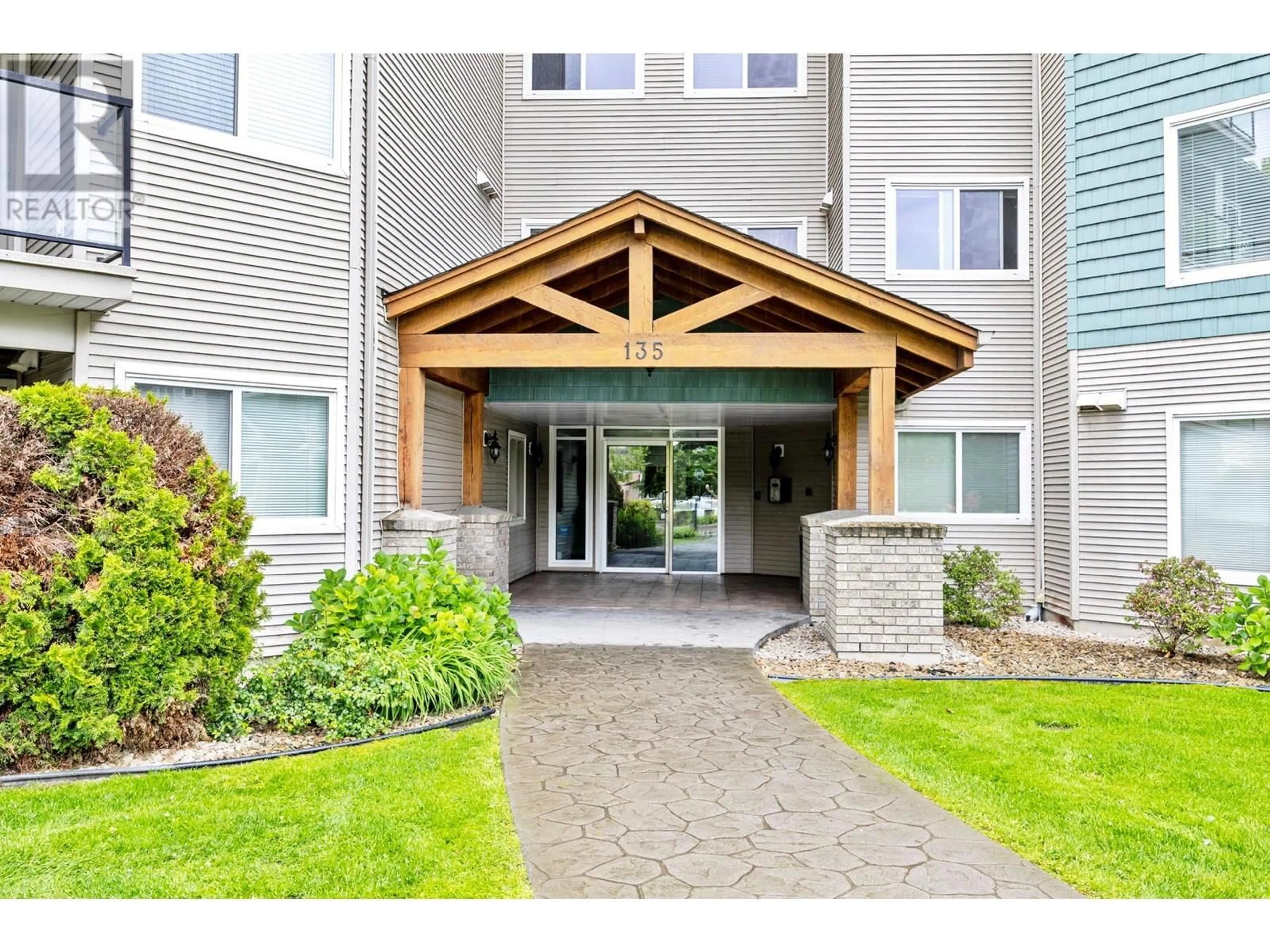 Indoor foyer for 409 - 135 ZIPRICK ROAD, Kelowna British Columbia V1X8B2