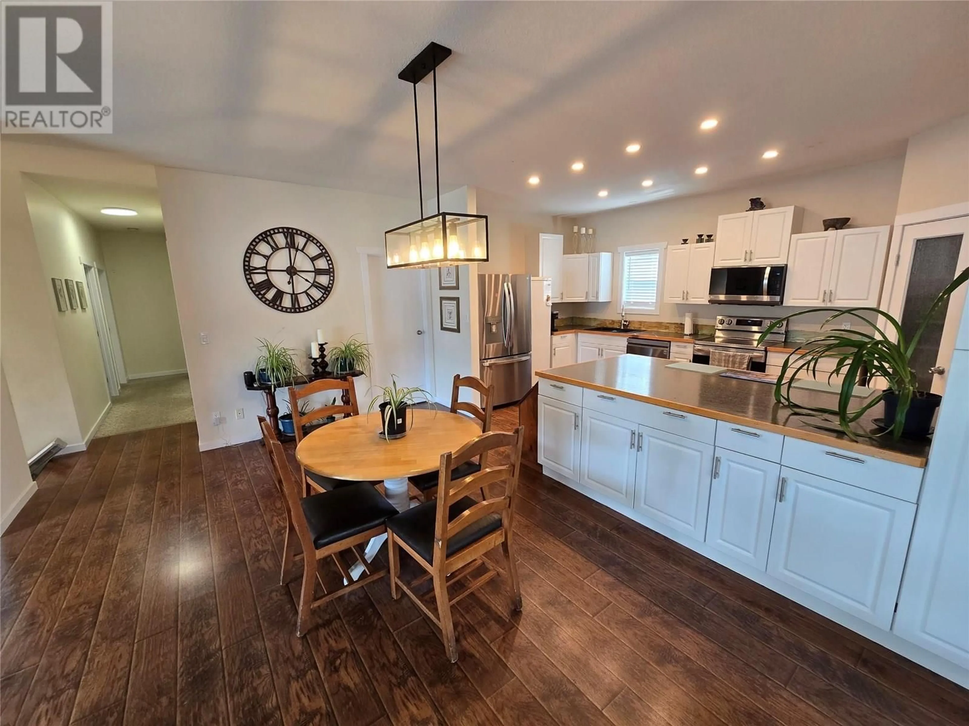 Open concept kitchen, unknown for 401 MCLEAN ROAD, Barriere British Columbia V0E1E0