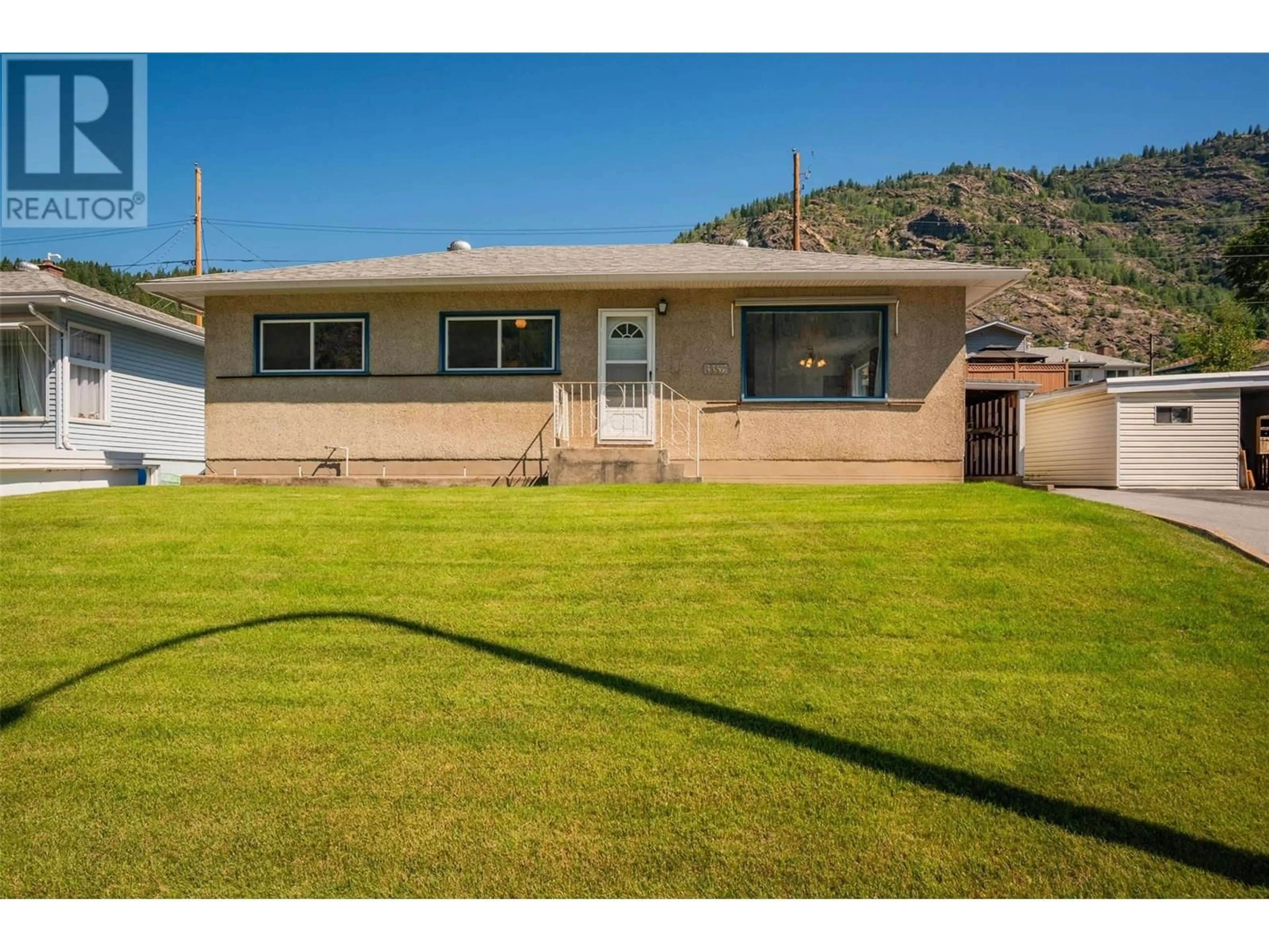 Home with vinyl exterior material, unknown for 3357 HIGHWAY DRIVE, Trail British Columbia V1R2T6