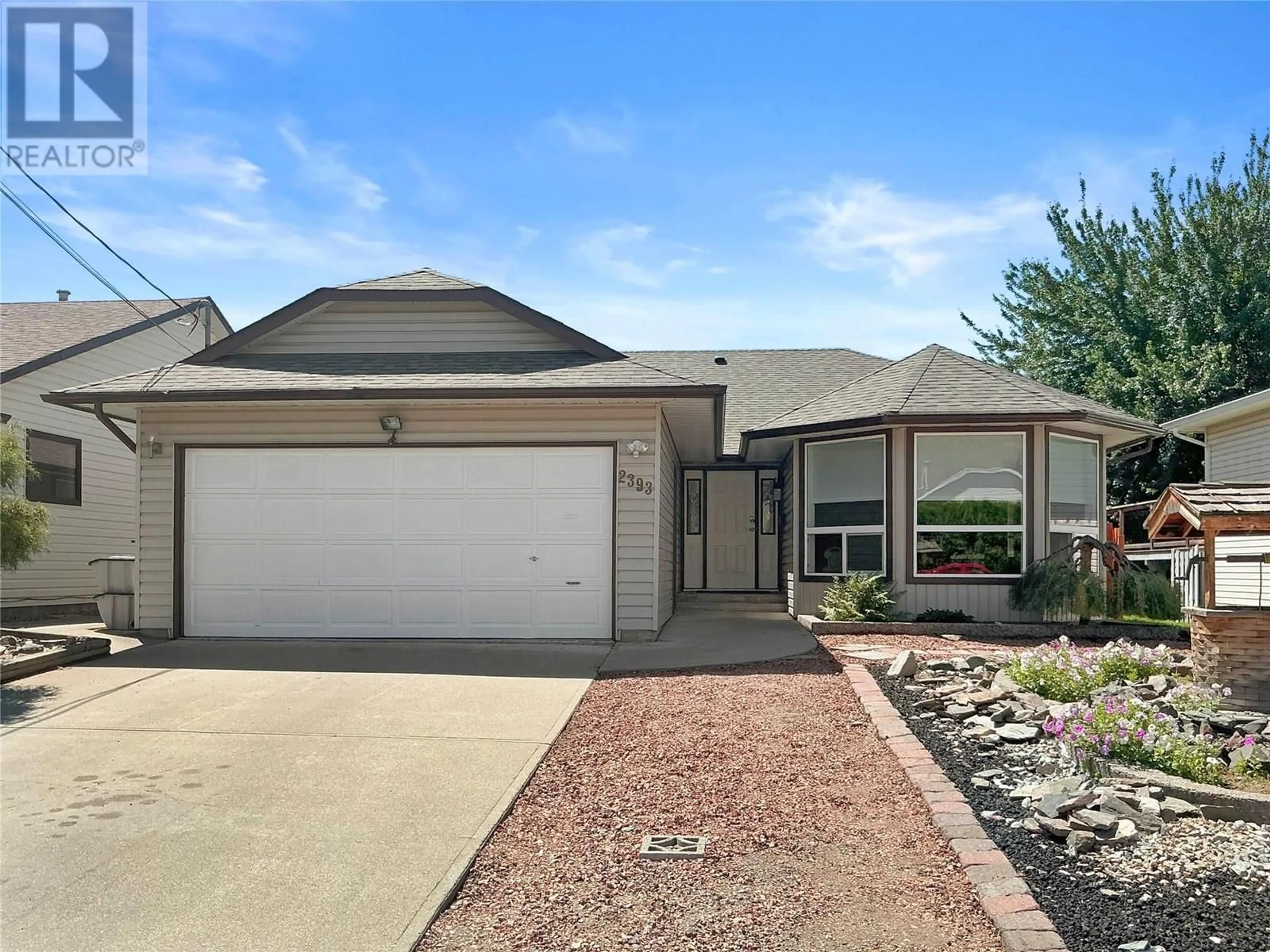 Home with vinyl exterior material, street for 2393 FLEETWOOD AVENUE, Kamloops British Columbia V2B4S8