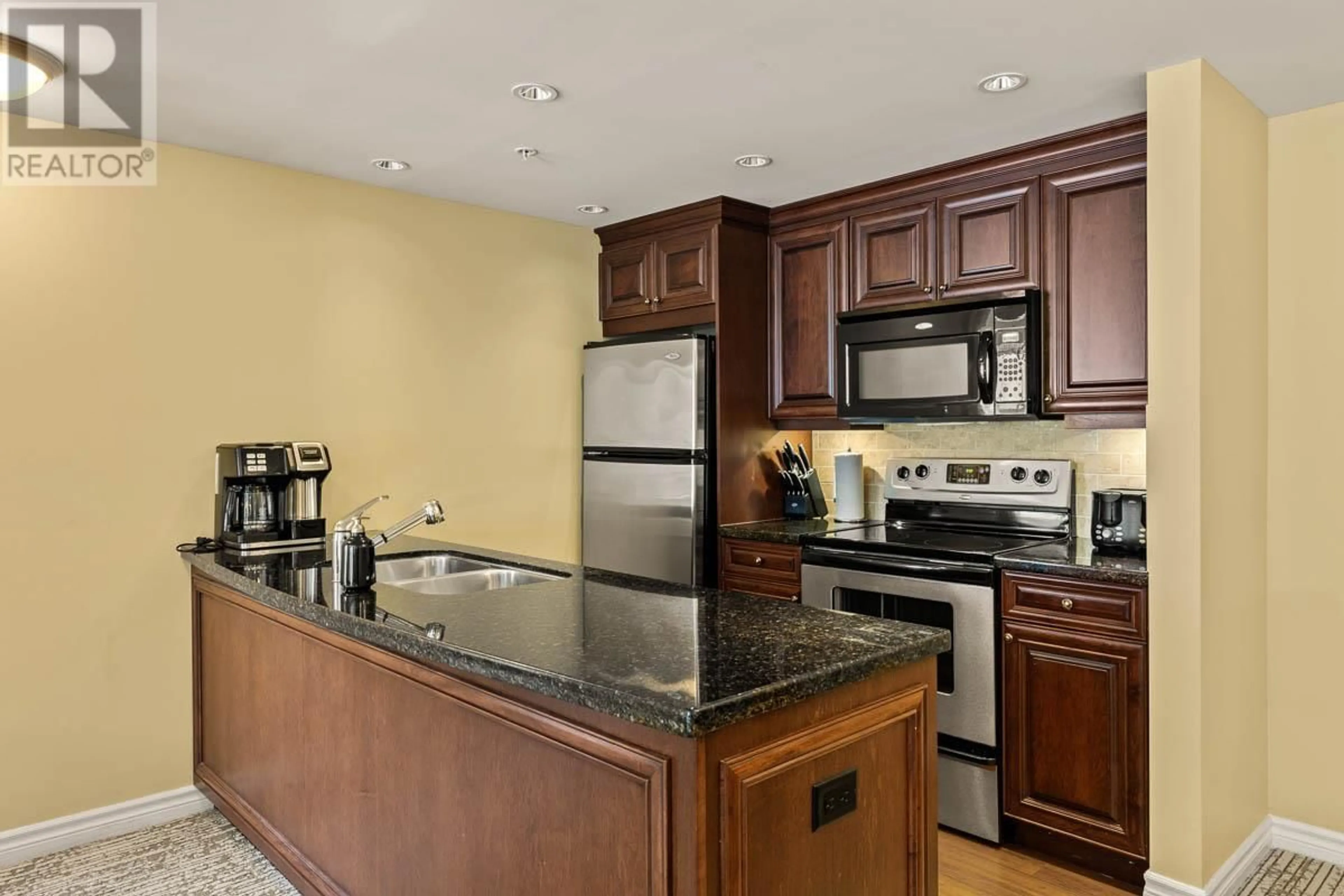 Standard kitchen, ceramic/tile floor for 1305B - 3250 VILLAGE WAY, Sun Peaks British Columbia V0E5N0