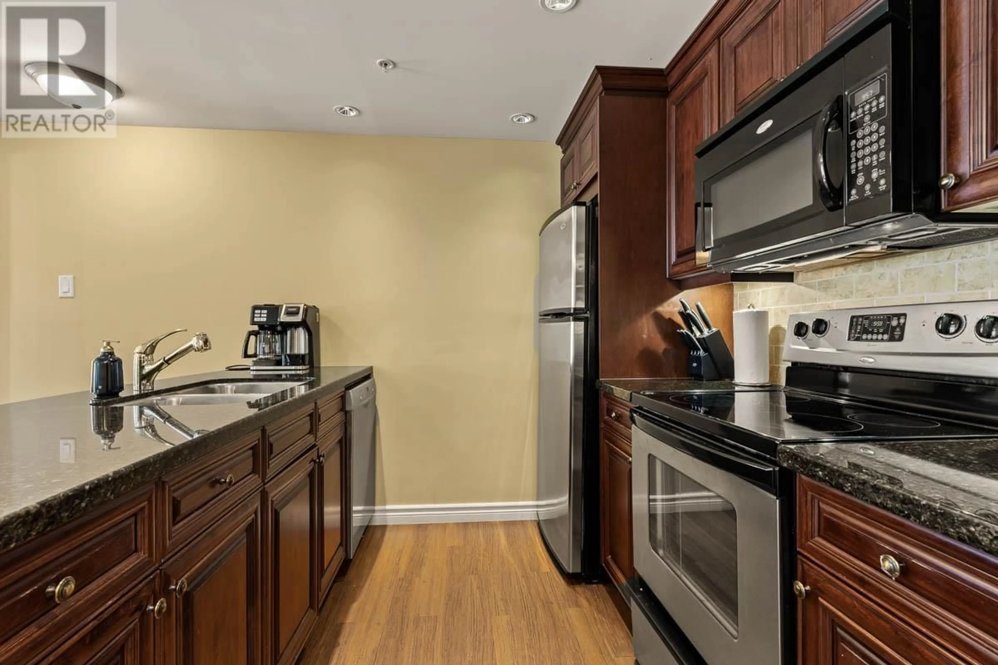 Standard kitchen, unknown for 1305B - 3250 VILLAGE WAY, Sun Peaks British Columbia V0E5N0
