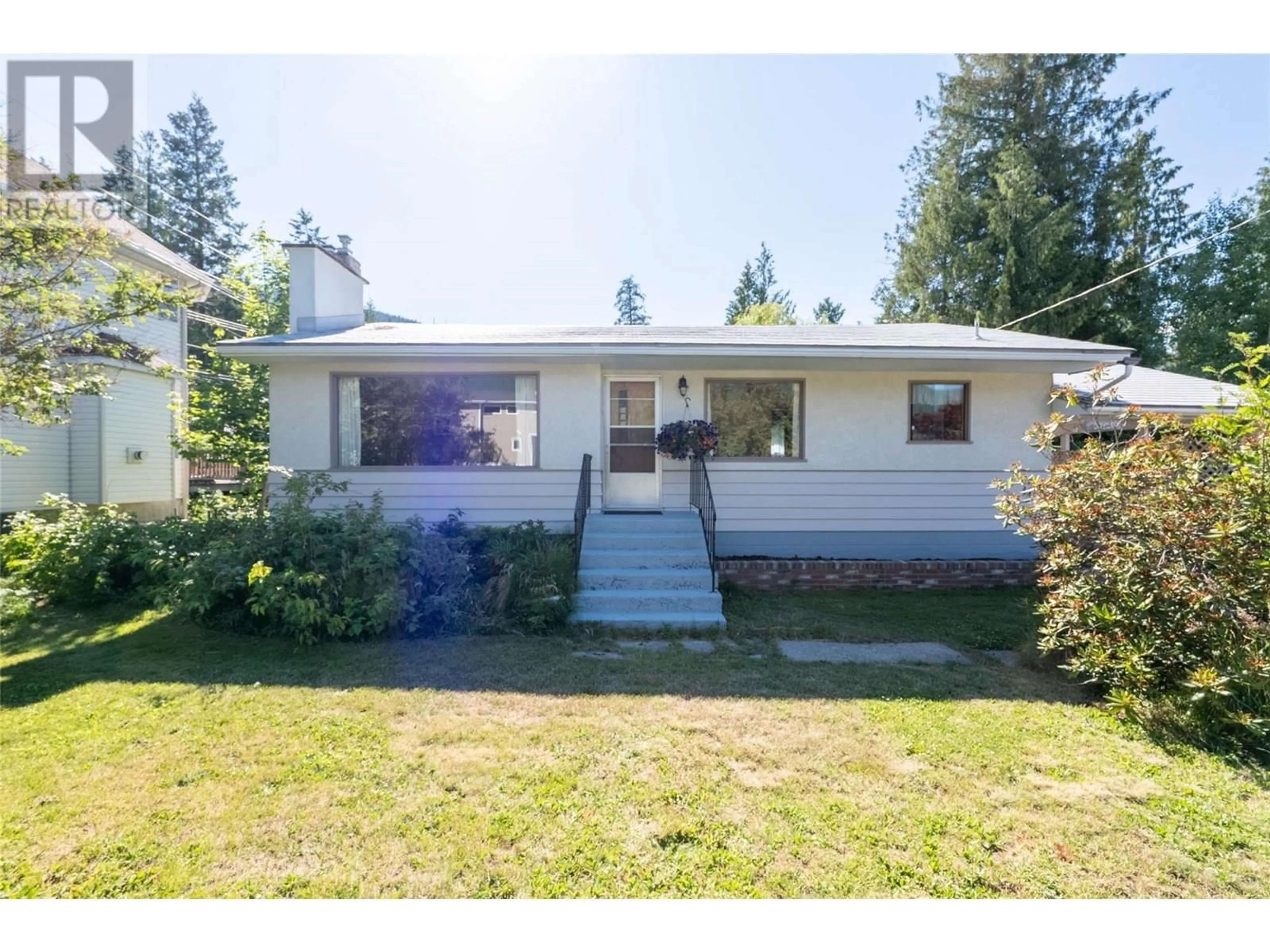 Home with vinyl exterior material, street for 1420 CREASE AVENUE, Nelson British Columbia V1L1A2