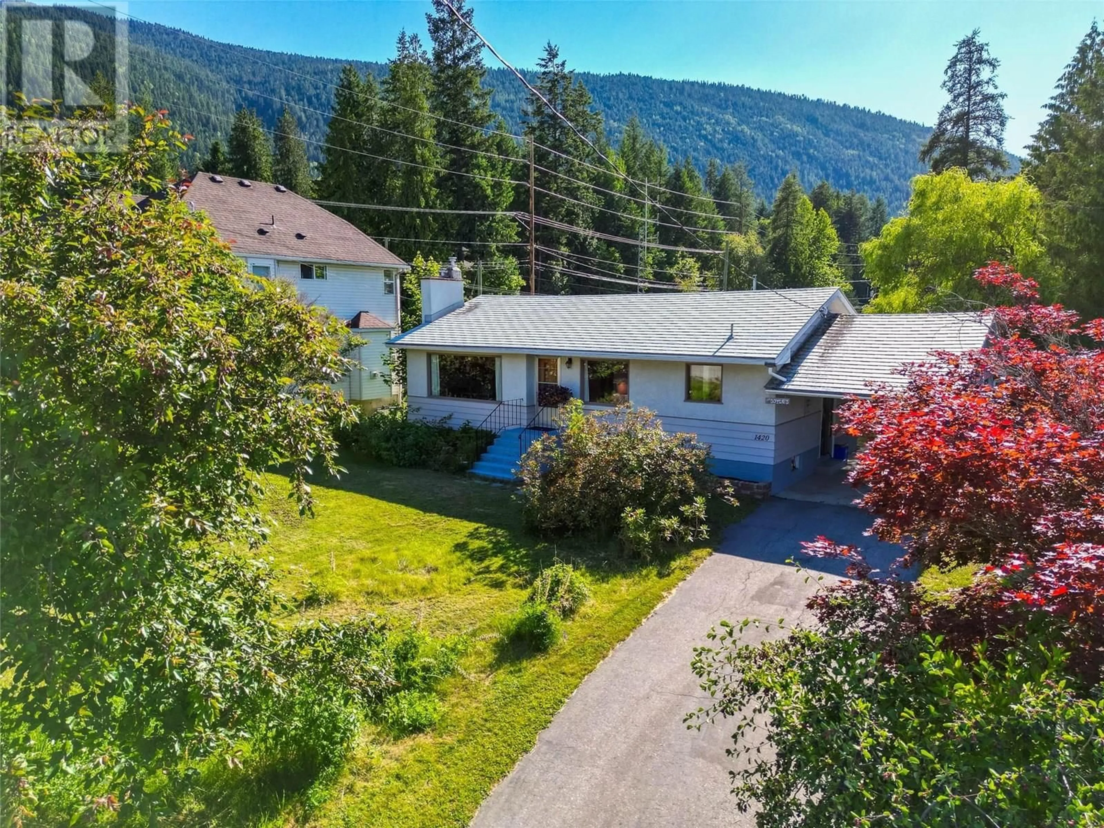 A pic from outside/outdoor area/front of a property/back of a property/a pic from drone, mountain view for 1420 CREASE AVENUE, Nelson British Columbia V1L1A2