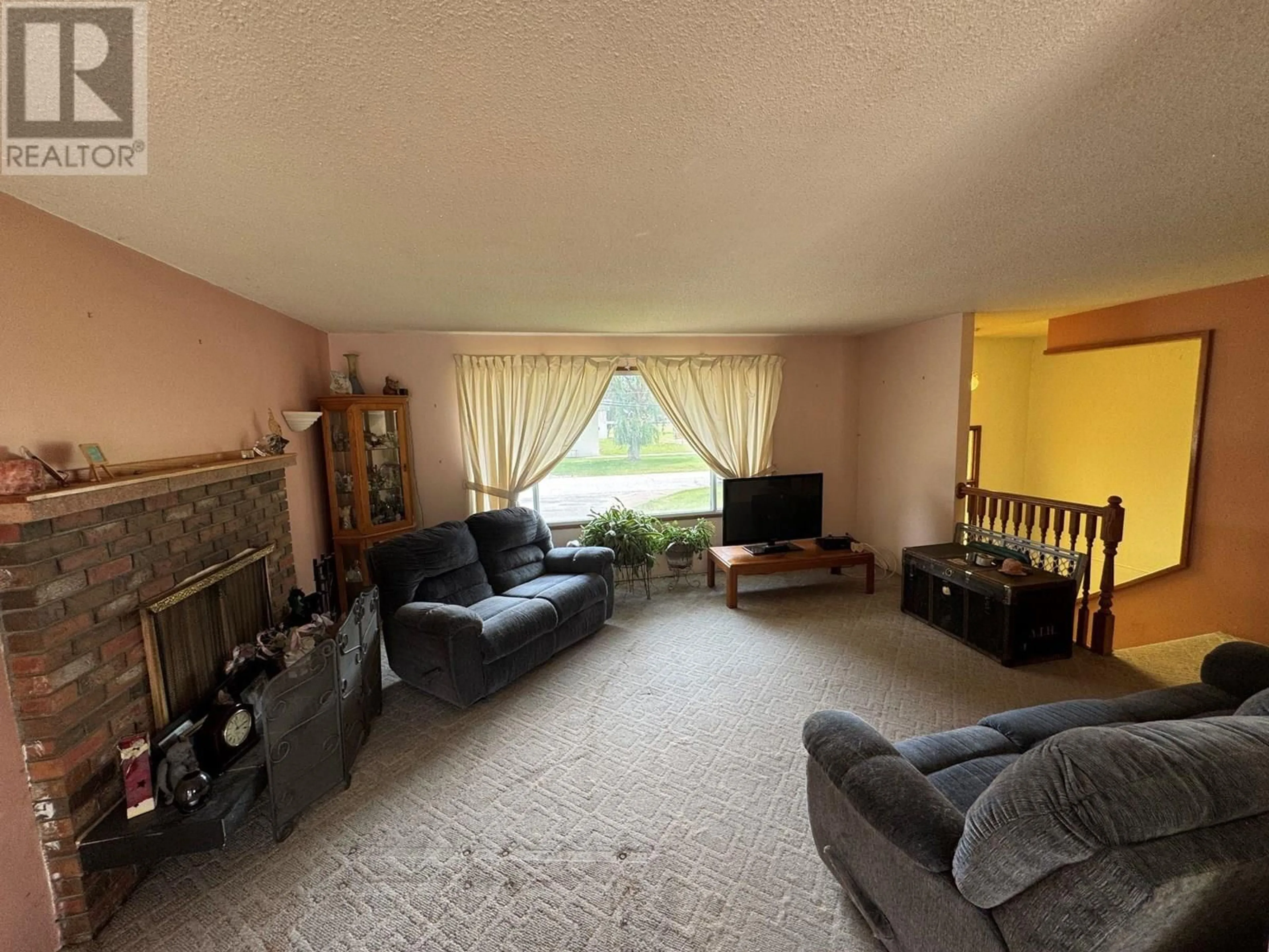 Living room with furniture, unknown for 509 7TH AVENUE, Midway British Columbia V0H1M0
