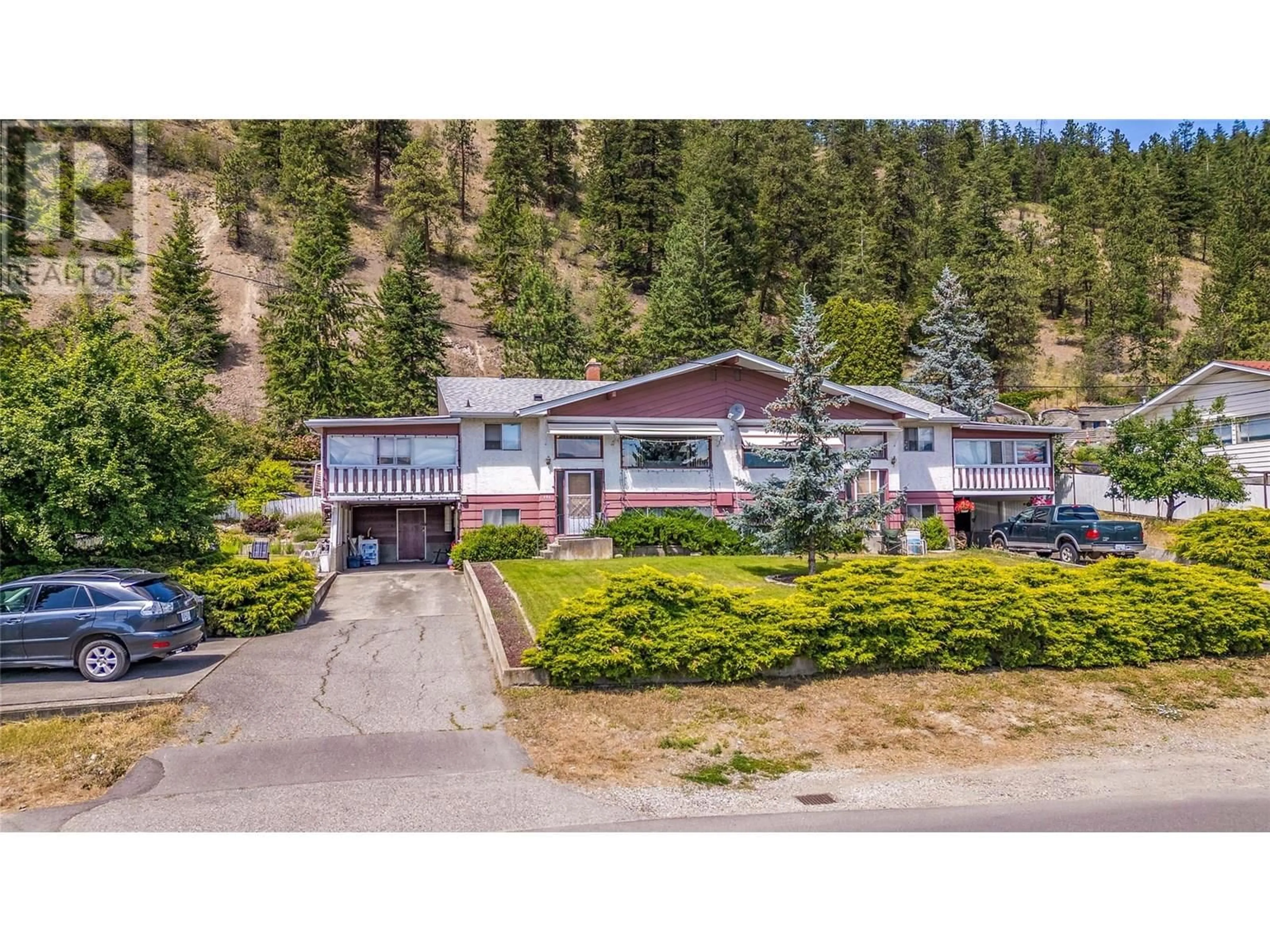 A pic from outside/outdoor area/front of a property/back of a property/a pic from drone, mountain view for 396 MOUBRAY ROAD, Kelowna British Columbia V1V1R4