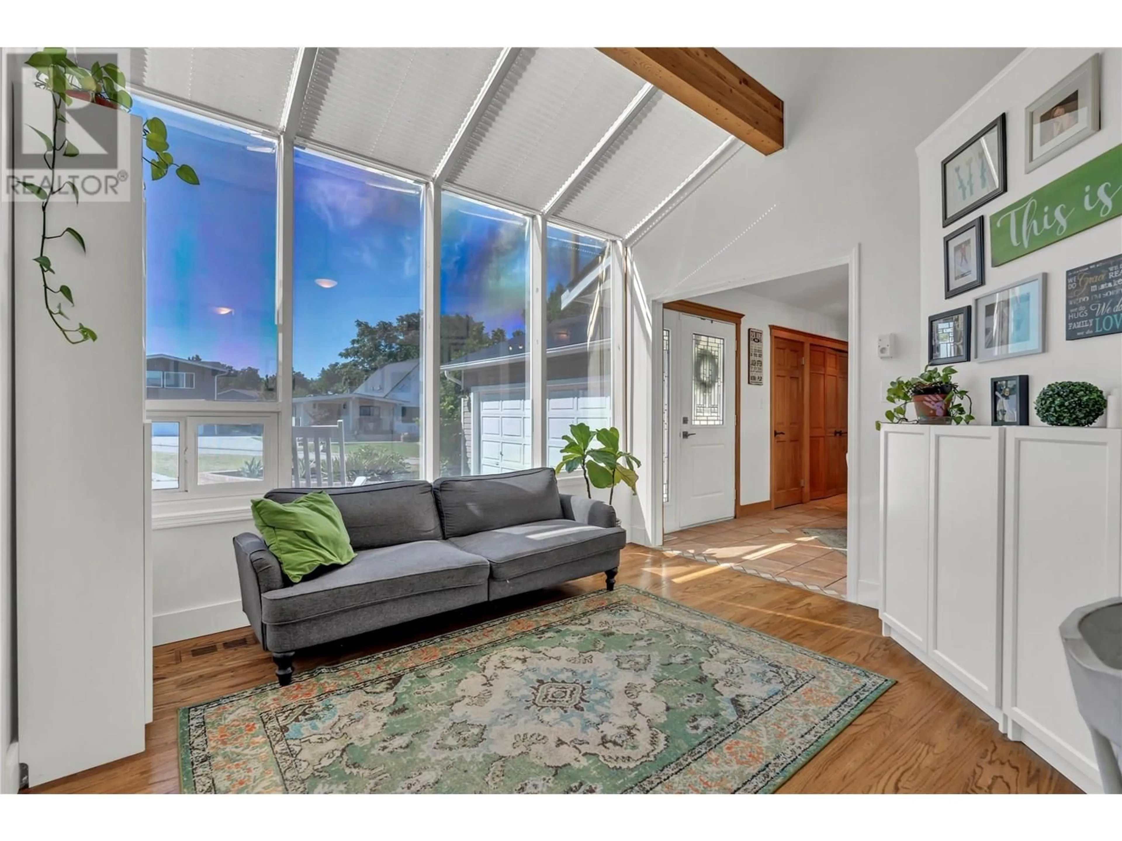 Indoor entryway for 921 WESTMINSTER AVENUE EAST, Penticton British Columbia V2A1J6